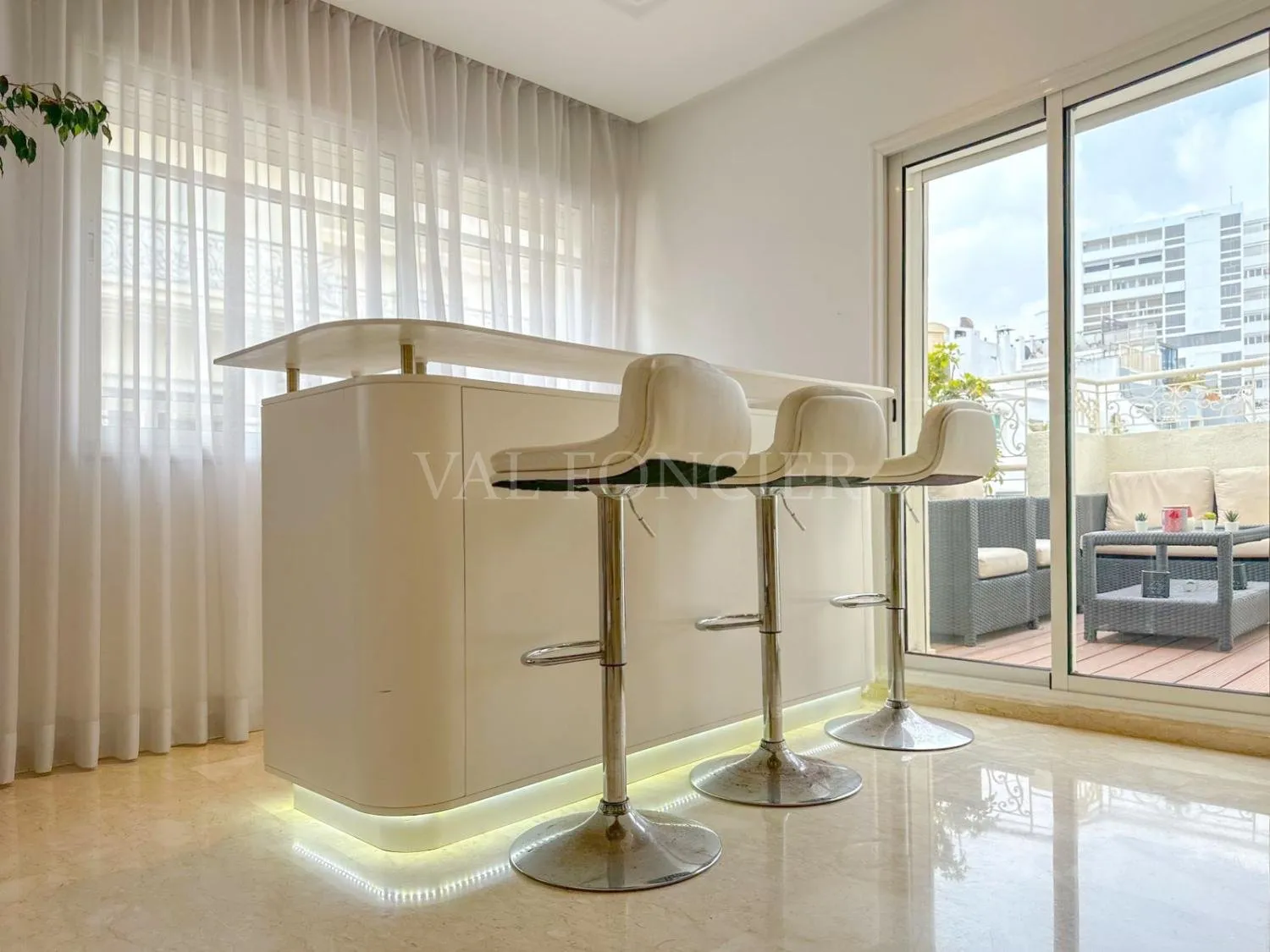 Location magnifique appartement meublé avec terrasse 190m2 à Racine, Casablanca - الدار البيضاء (4)