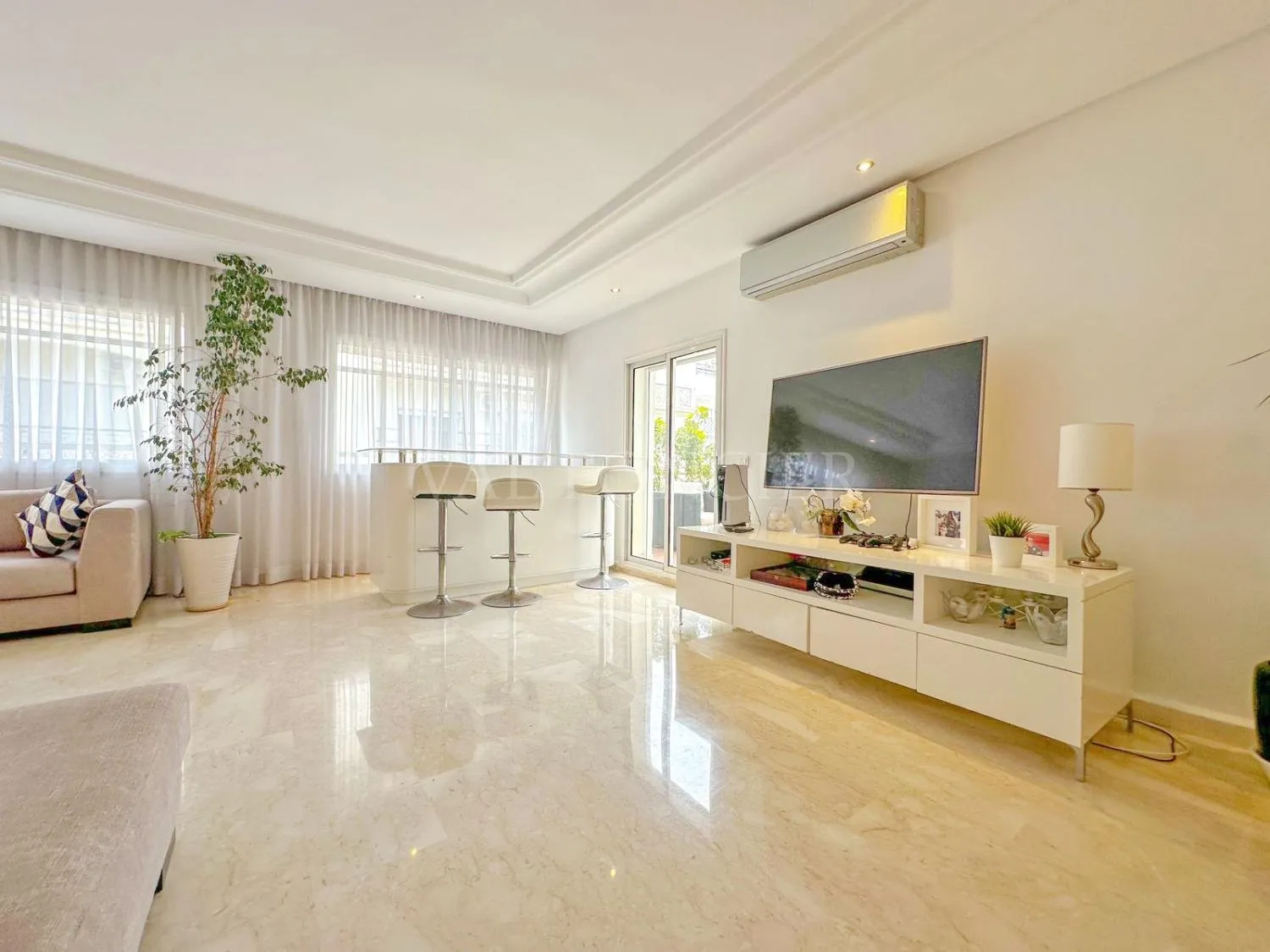 Location magnifique appartement meublé avec terrasse 190m2 à Racine, Casablanca - الدار البيضاء (3)