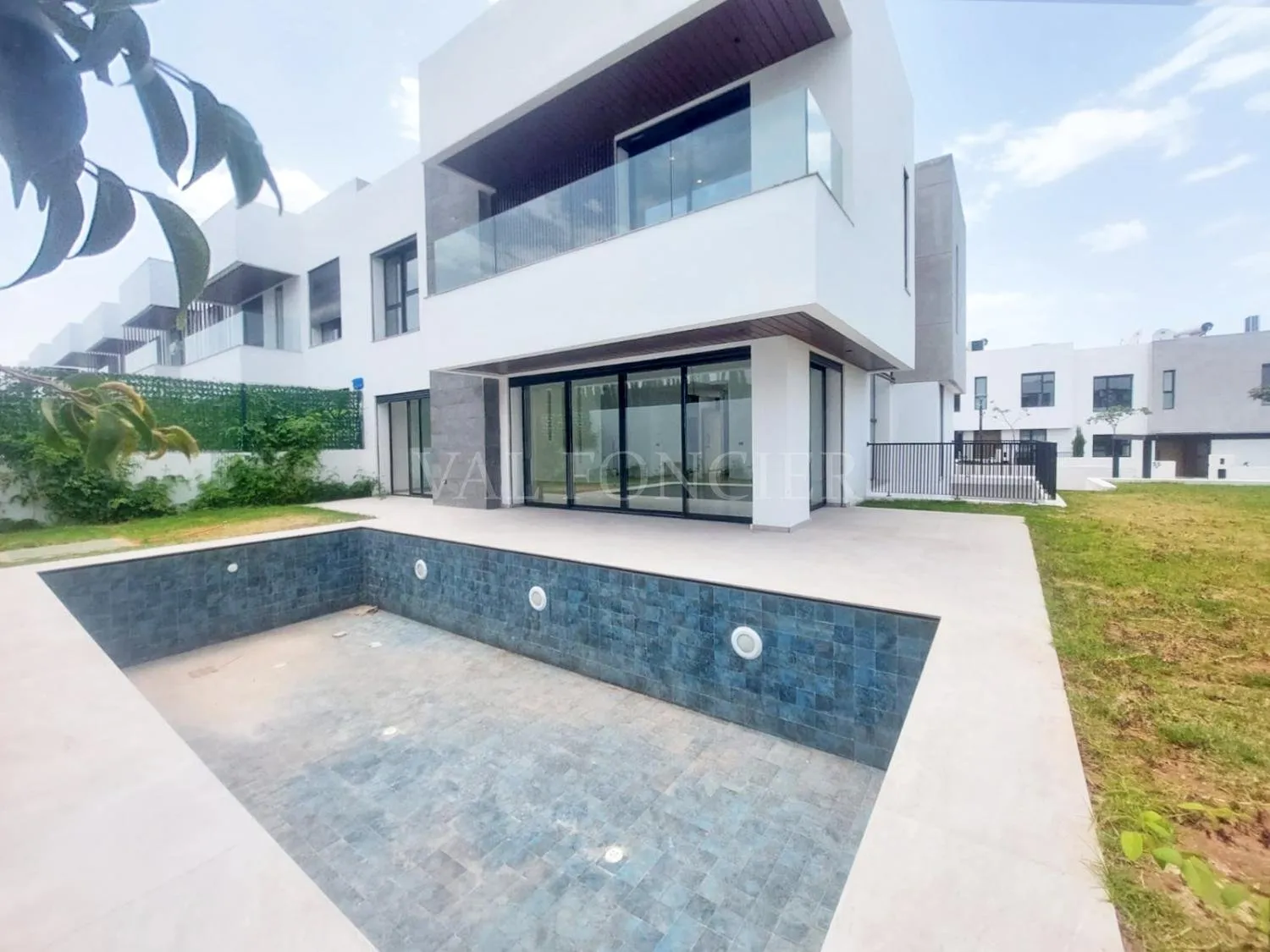 Villa contemporaine 5chambres avec piscine à louer à la Ville Verte Bouskoura - الدار البيضاء