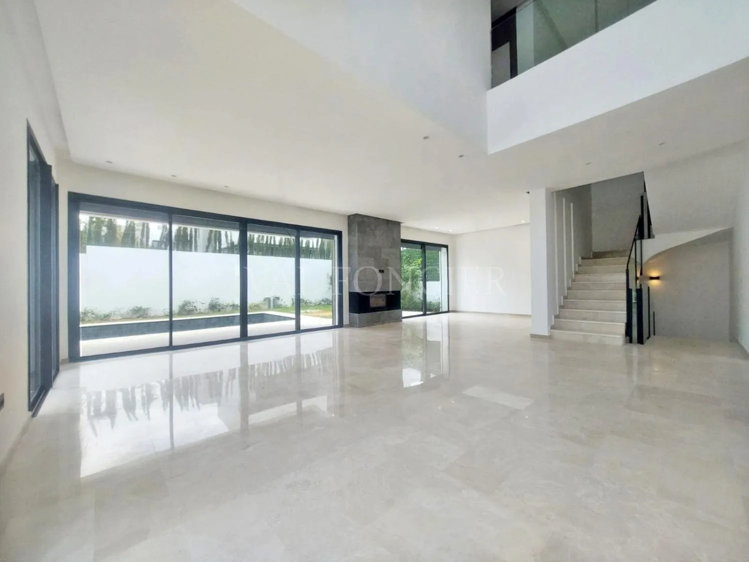 Villa contemporaine 5chambres avec piscine à louer à la Ville Verte Bouskoura - الدار البيضاء (3)