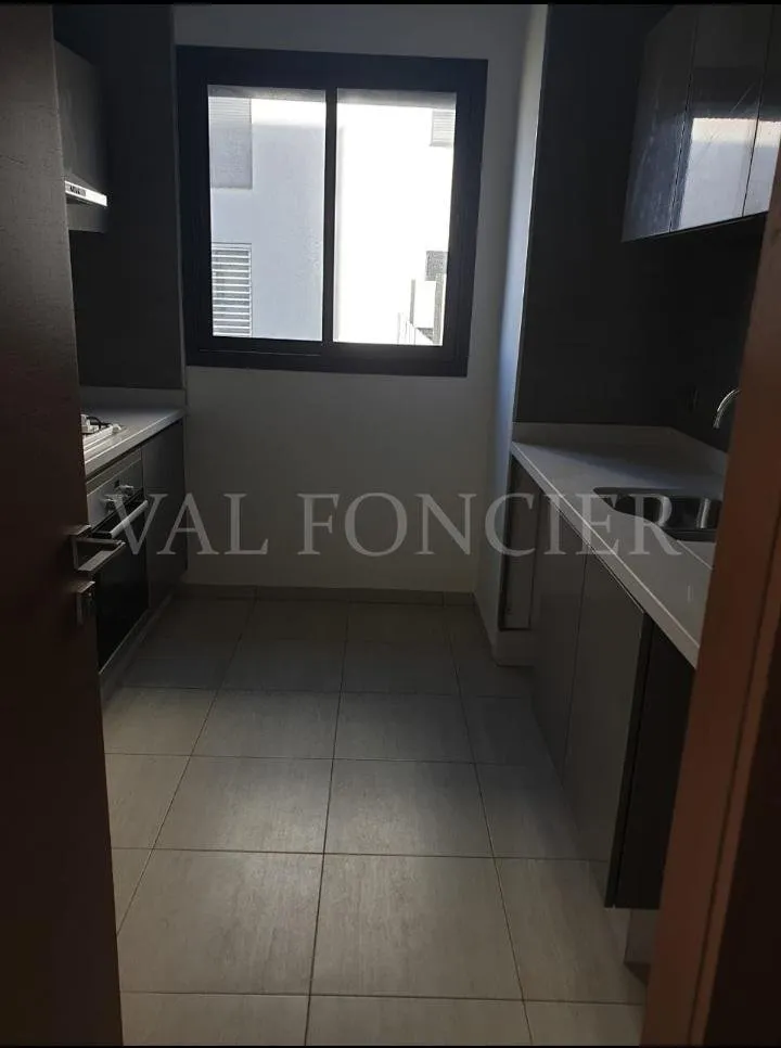Location appartement 2 chambres avec grande terrasse à Casablanca Finance City - الدار البيضاء (4)