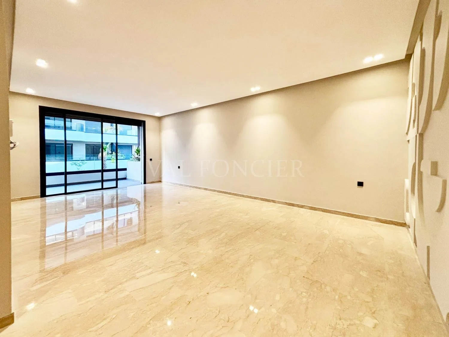 Location magnifique appartement moderne avec terrasse 178m2 à Californie, Casablanca - الدار البيضاء (3)