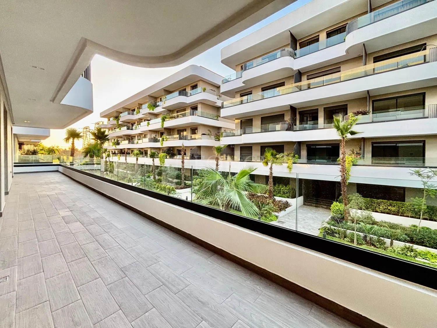 Location magnifique appartement moderne avec terrasse 178m2 à Californie, Casablanca - الدار البيضاء