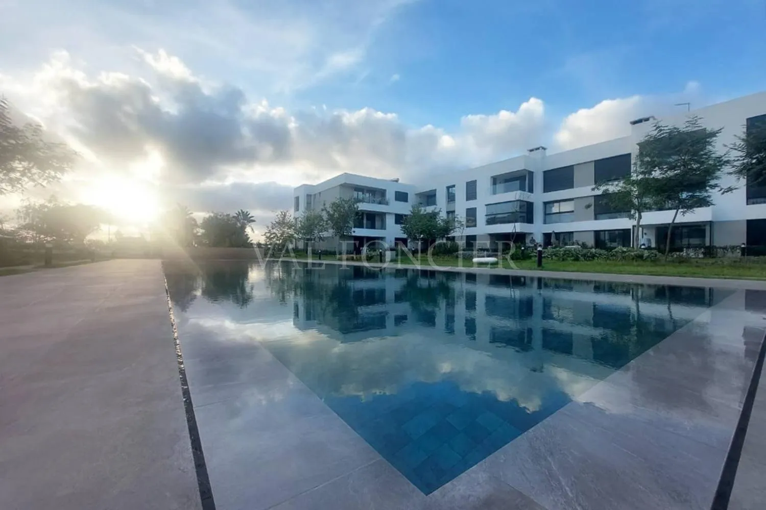Location appartement meublé moderne en rez de jardin, Bouskoura ville verte - الدار البيضاء (4)
