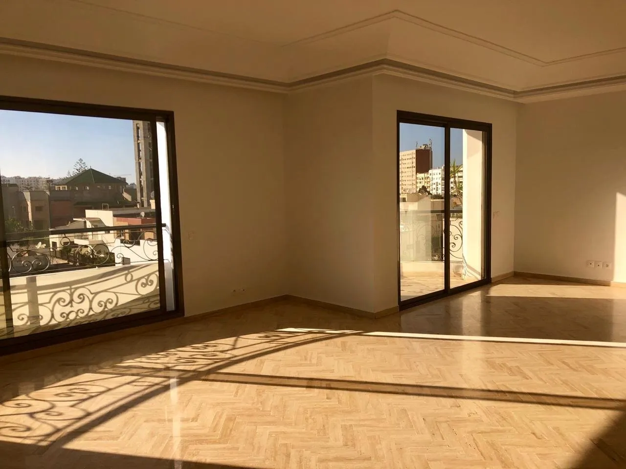 Duplex à louer vide au Triangle d'or - الدار البيضاء