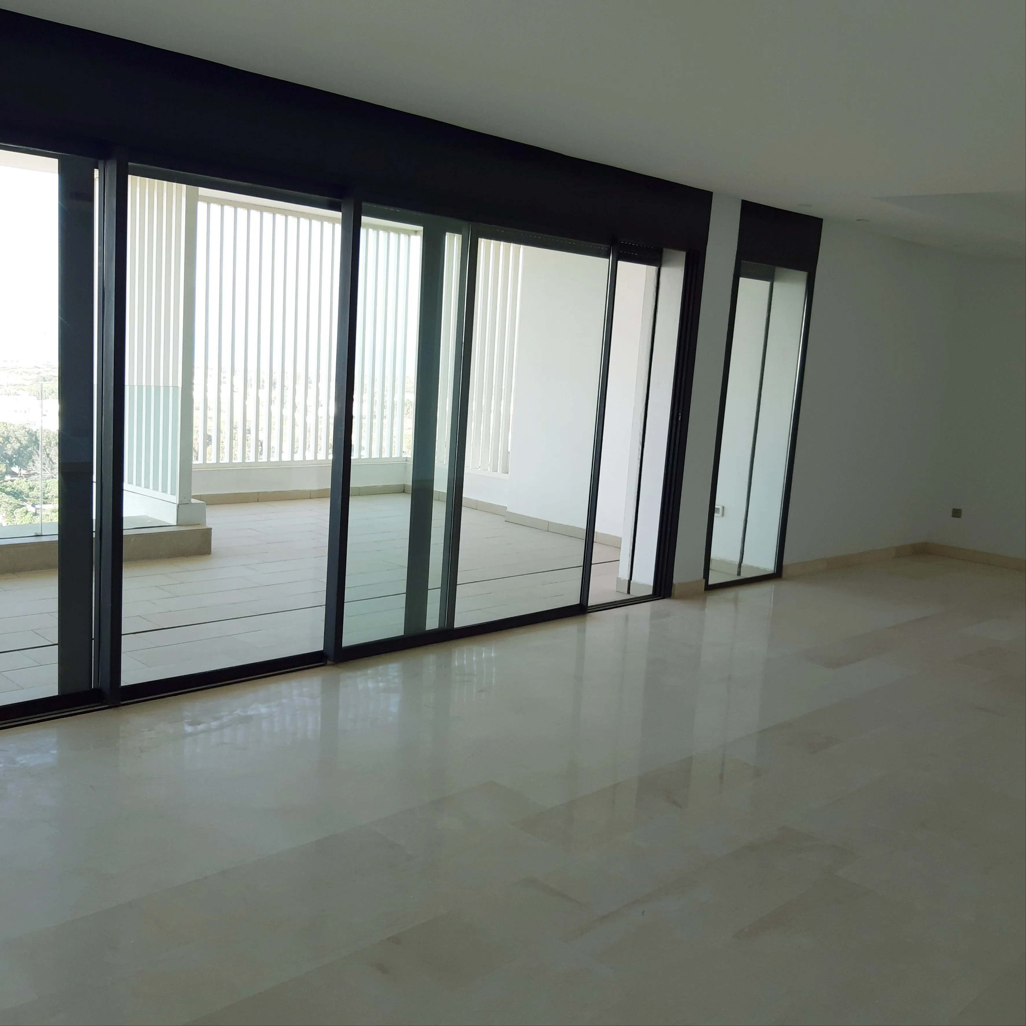 Appartement vide à louer à Ain Diab - الدار البيضاء