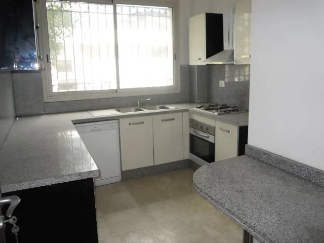 Appartement à louer vide à Oasis - الدار البيضاء