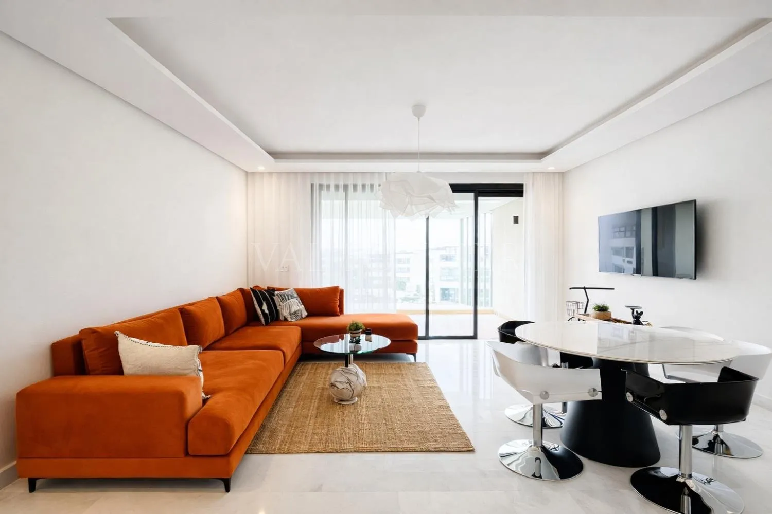Location appartement meublé moderne avec terrasse à Bouskoura ville verte - الدار البيضاء (2)