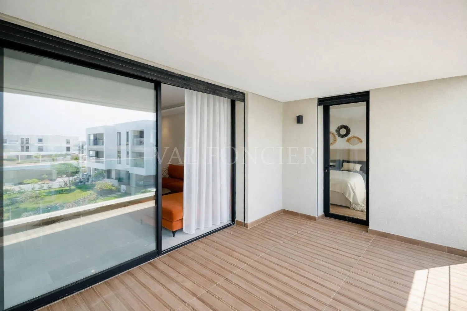 Location appartement meublé moderne avec terrasse à Bouskoura ville verte - الدار البيضاء (4)