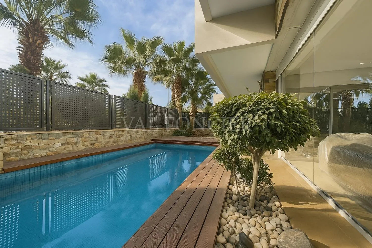 Location villa meublée moderne 3chambres avec piscine à Dar Bouazza - الدار البيضاء (3)