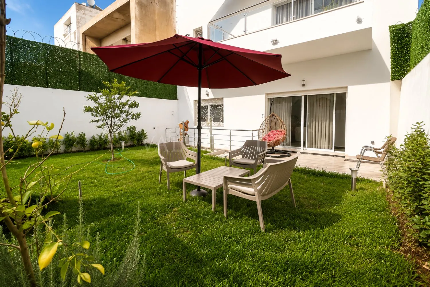 Location villa meublée moderne 4chambres avec jardin, Tamaris - الدار البيضاء (2)