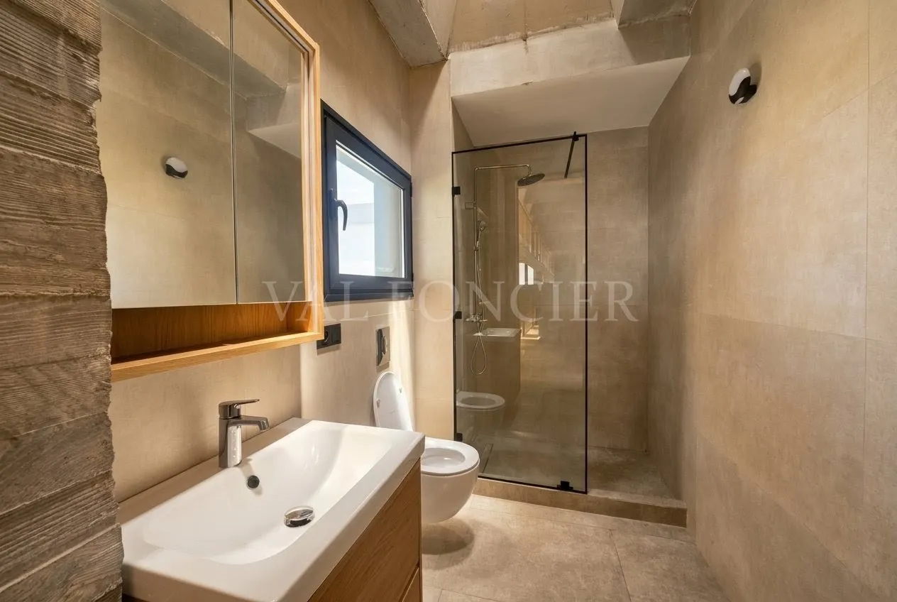 Location Superbe villa neuve avec grande piscine à Dar Bouazza - الدار البيضاء (4)
