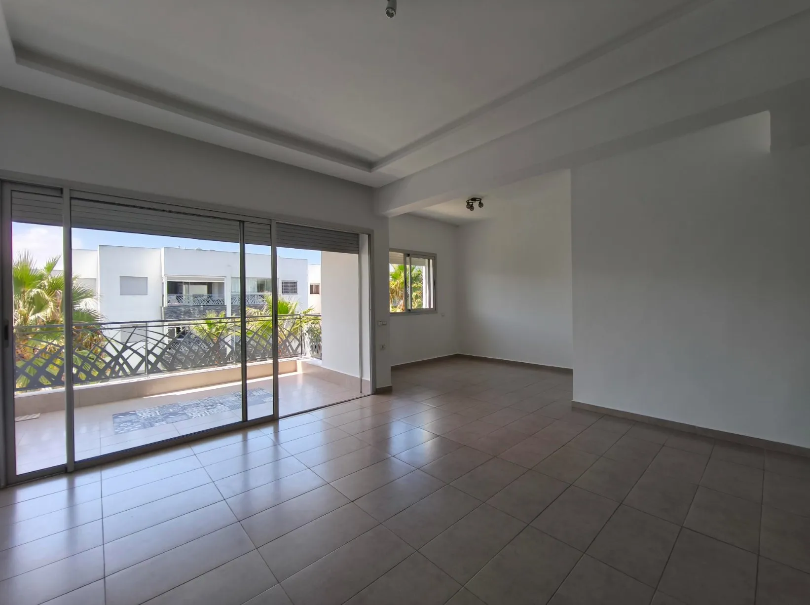 À Louer – Superbe Appartement de 110 m² à Deux Pas de l’Océan - دار بوعزة (2)