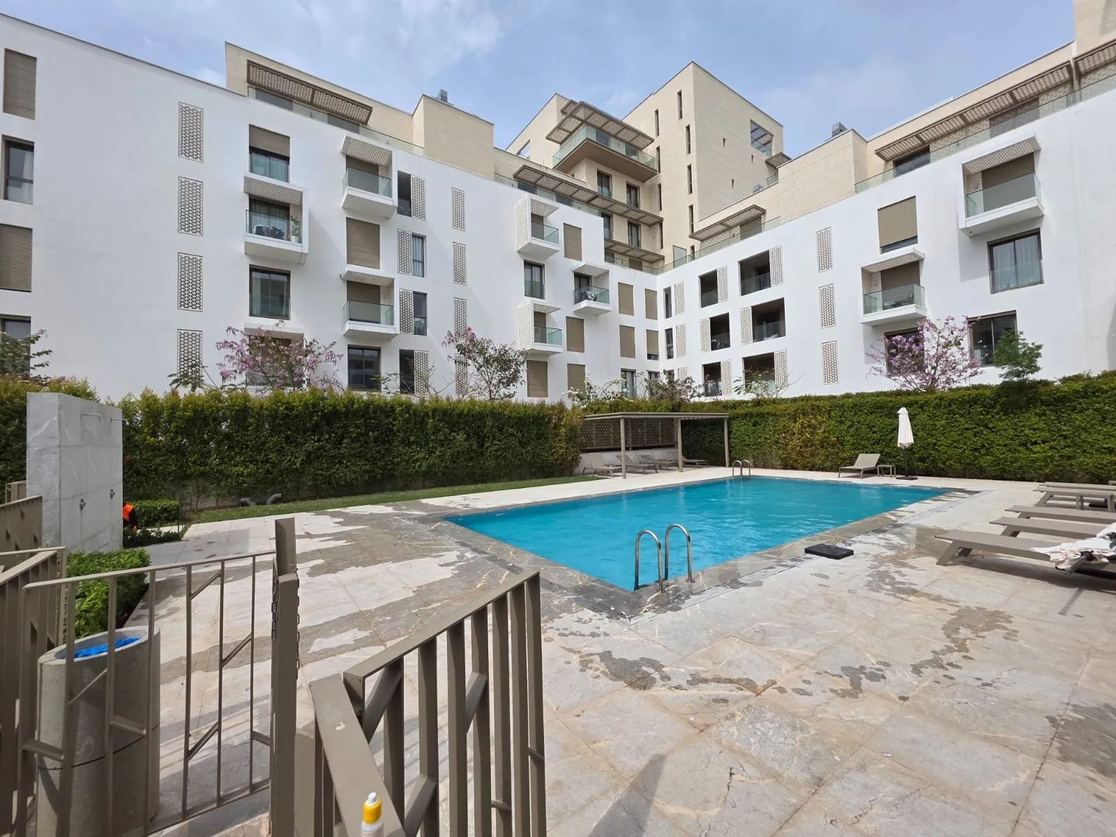 Appartement (au 4ème étage) haut standing, neuf en location - الرباط (2)