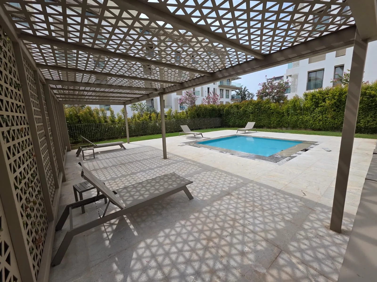Appartement (au 4ème étage) haut standing, neuf en location - الرباط (4)