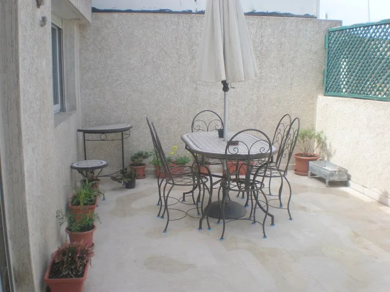 Mers sultan: studio meublé-terrasse. - الدار البيضاء