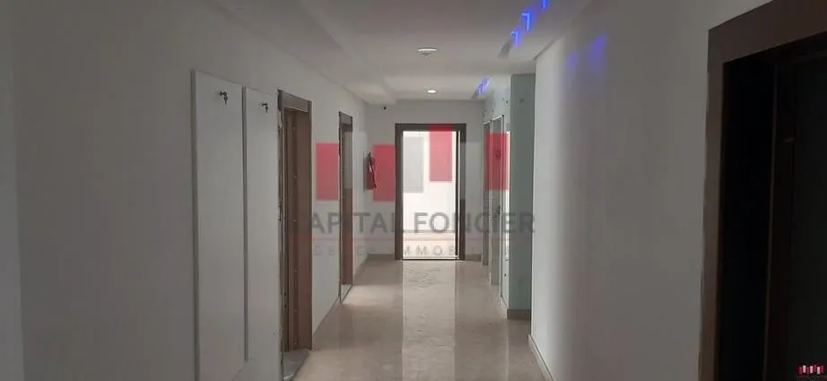 Exclusivité Immeuble professionnel neuf R + 5 de 2000 m de surface utile aux meilleures normes internationales a la location quartier princesse Maarif - الدار البيضاء (4)