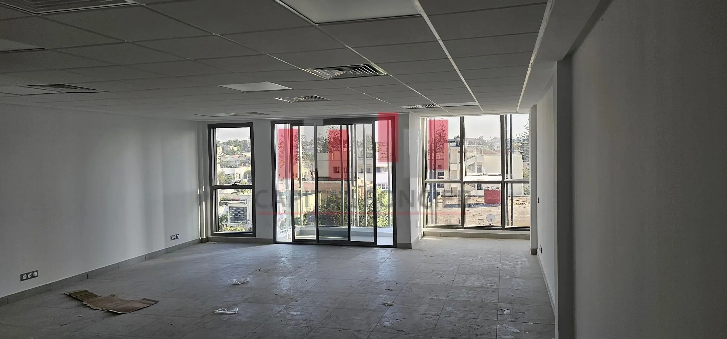 Immeuble neuf a usage professionnel de 1900 m2 de surfaces utiles a la location en plein quartier franceville , Tramway mitoyen - الدار البيضاء