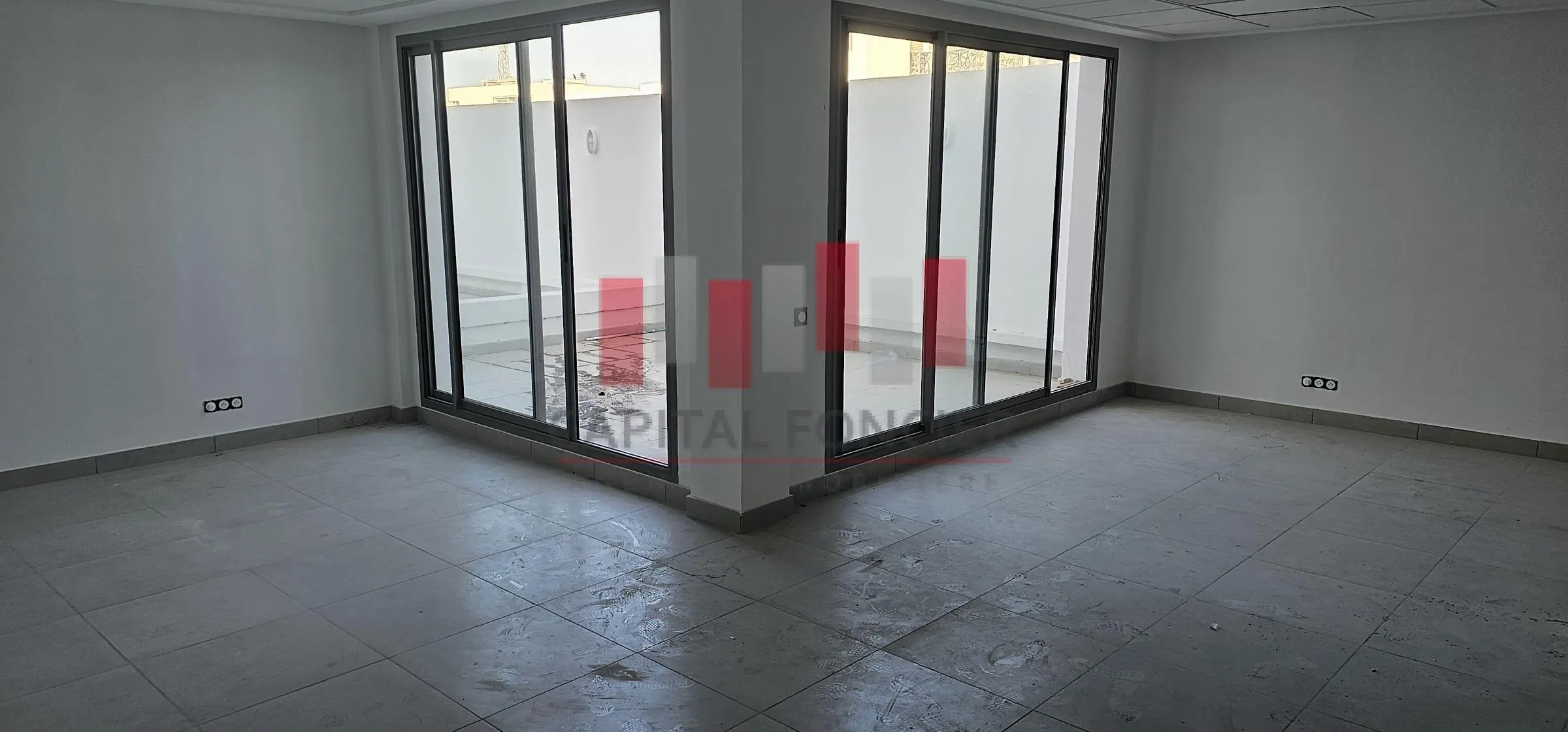 Immeuble neuf a usage professionnel de 1900 m2 de surfaces utiles a la location en plein quartier franceville , Tramway mitoyen - الدار البيضاء (3)