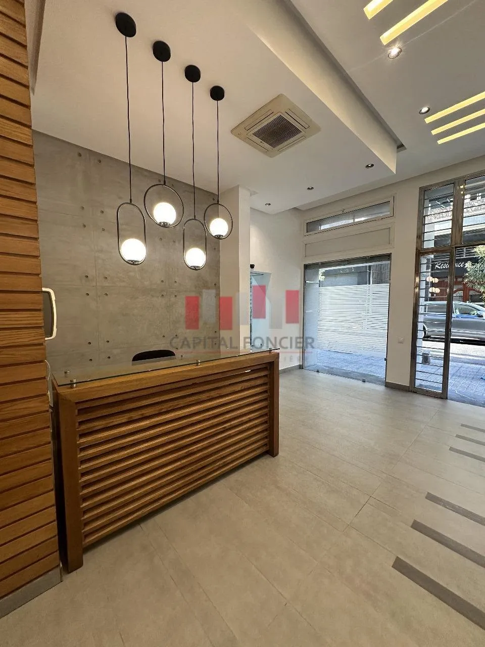 Immeuble  a usage professionnel de 1800 m2 de surfaces utiles a la location en plein quartier Abdelmoumen , Tramway mitoyen - الدار البيضاء