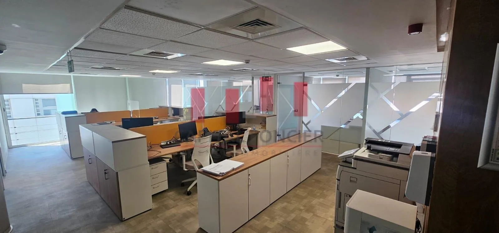 Immeuble professionnel  aménagé de 800 m2 en plein quartier Ghautier a la location - الدار البيضاء (2)