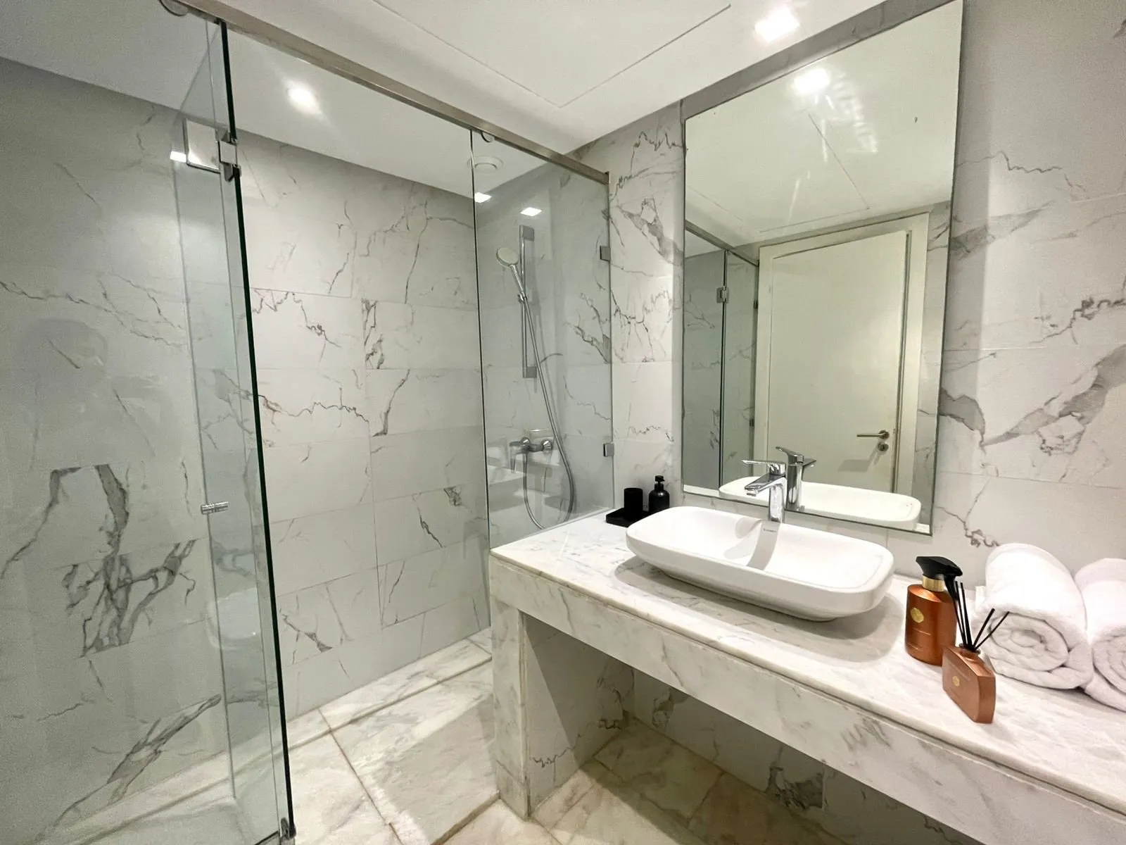 Dar Bouazza À Louer – Superbe Villa Meublée Front Mer 4 CH - دار بوعزة (4)