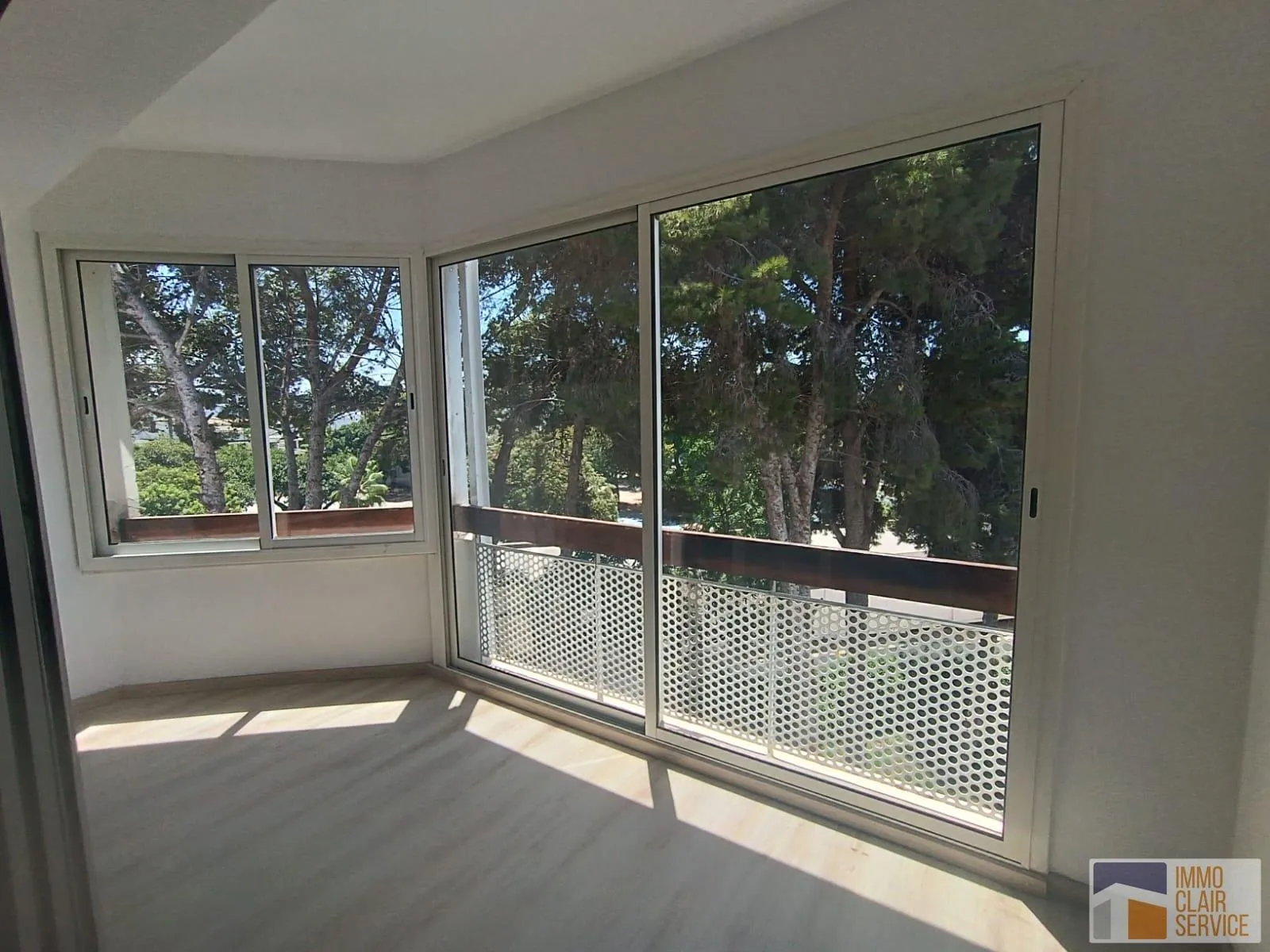Appartement entièrement rénové (dans une résidence fermée) - الرباط
