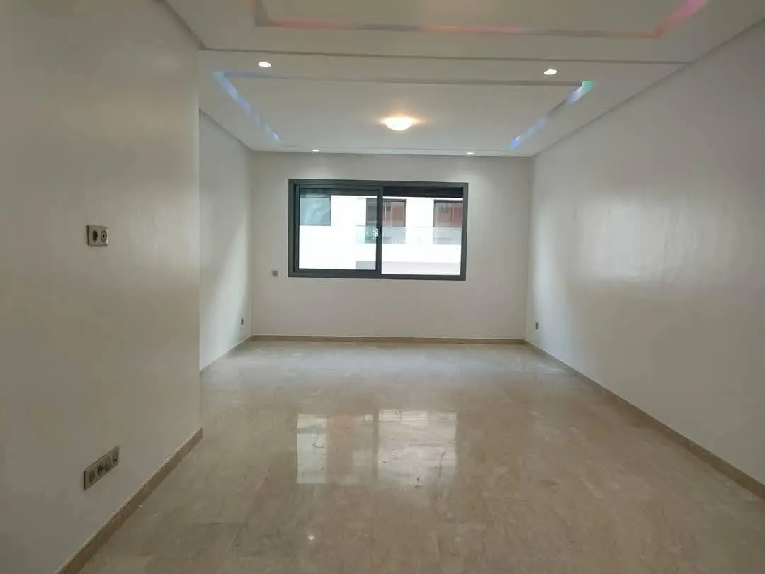 Appartement vide 94m² Bourgogne 7500 Dh - الدار البيضاء