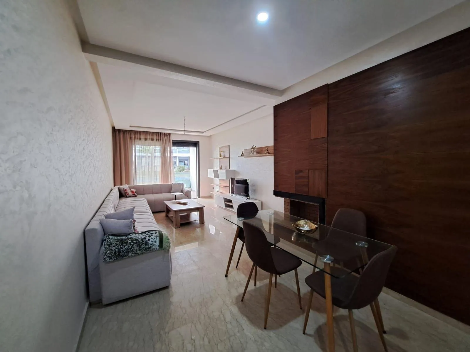 Magnifique appartement meublé en rez-de-jardin, front de mer – Résidence haut standing - الدار البيضاء (2)