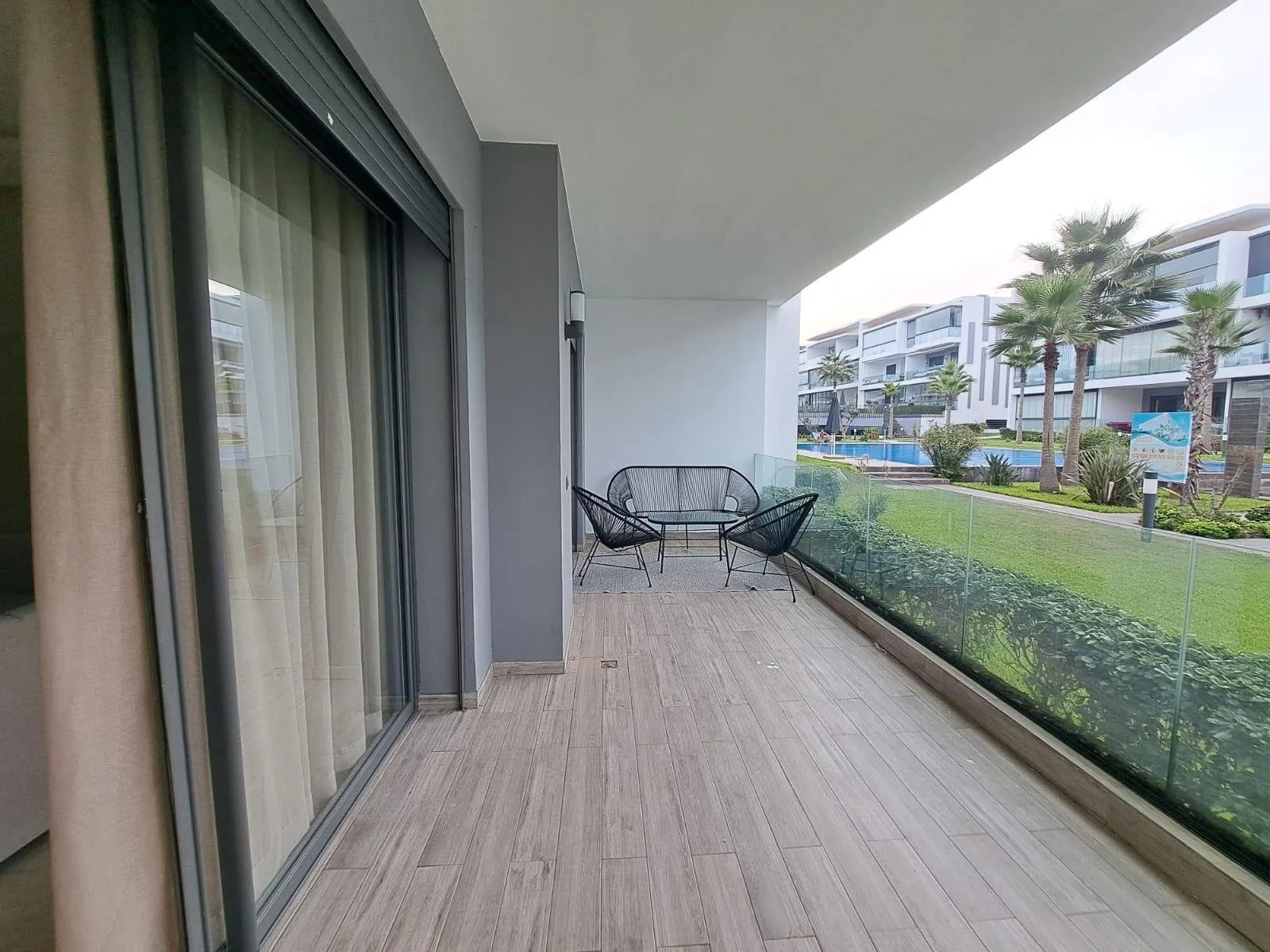 Magnifique appartement meublé en rez-de-jardin, front de mer – Résidence haut standing - الدار البيضاء