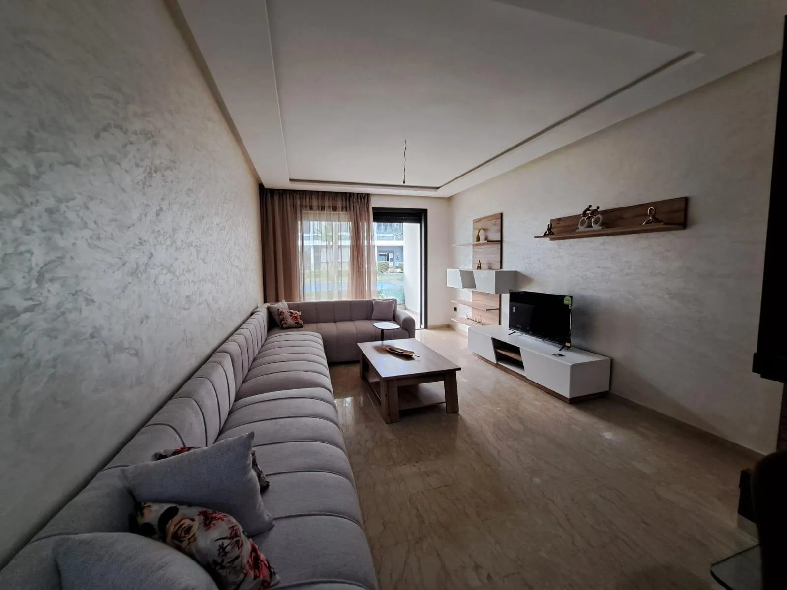 Magnifique appartement meublé en rez-de-jardin, front de mer – Résidence haut standing - الدار البيضاء (3)