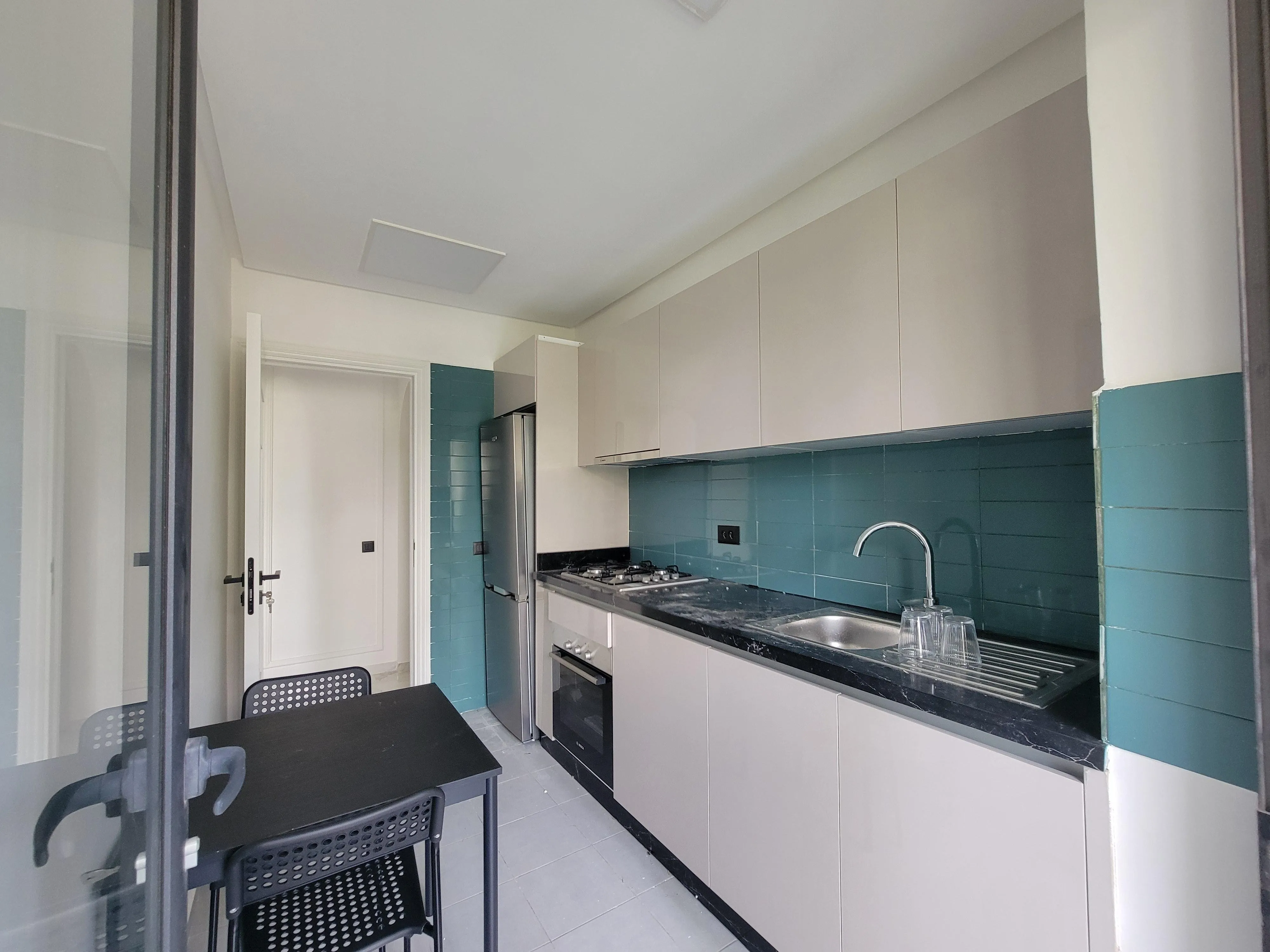 Superbe appartement meublé neuf en rez-de-jardin – Résidence haut standing avec piscines à Dar Bouazza - الدار البيضاء (2)