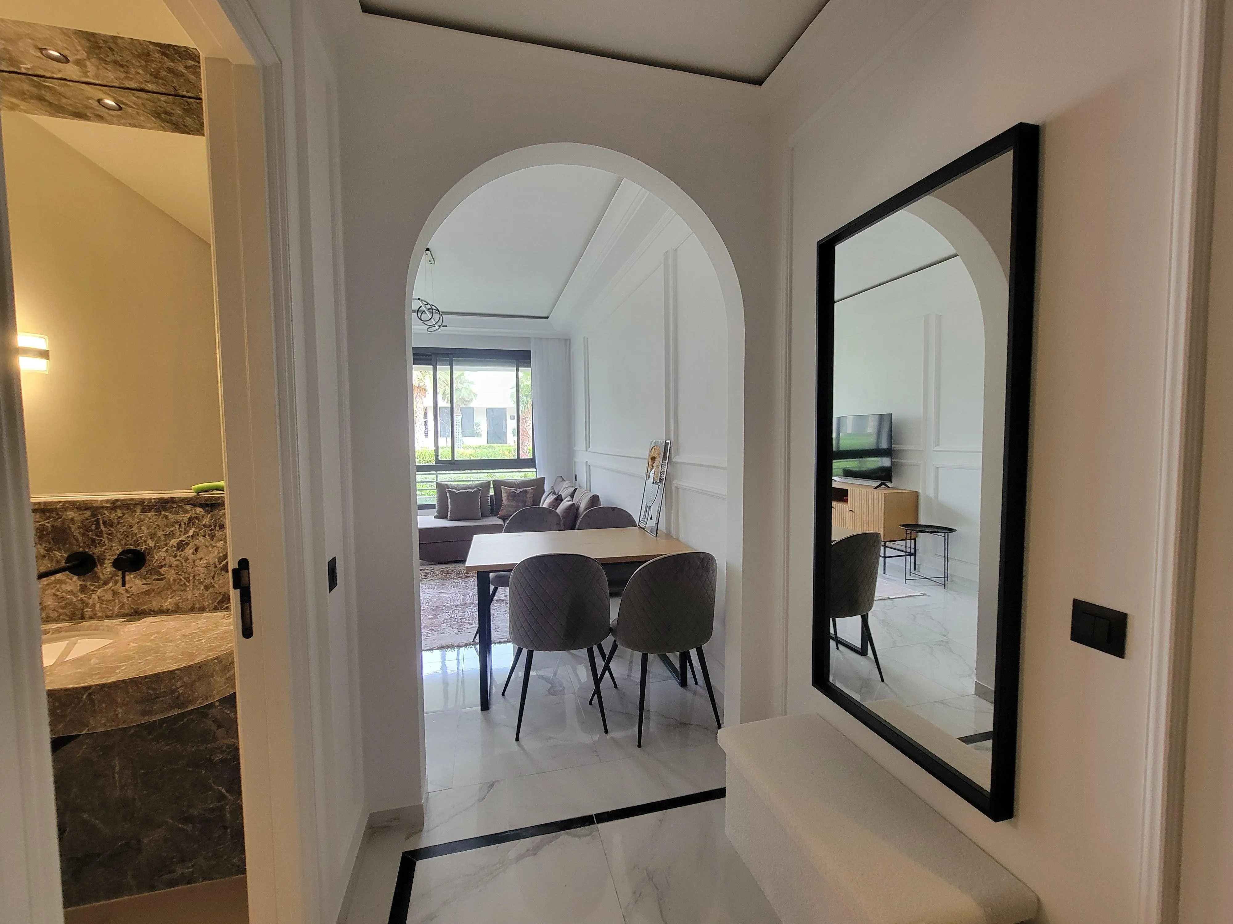 Superbe appartement meublé neuf en rez-de-jardin – Résidence haut standing avec piscines à Dar Bouazza - الدار البيضاء (4)