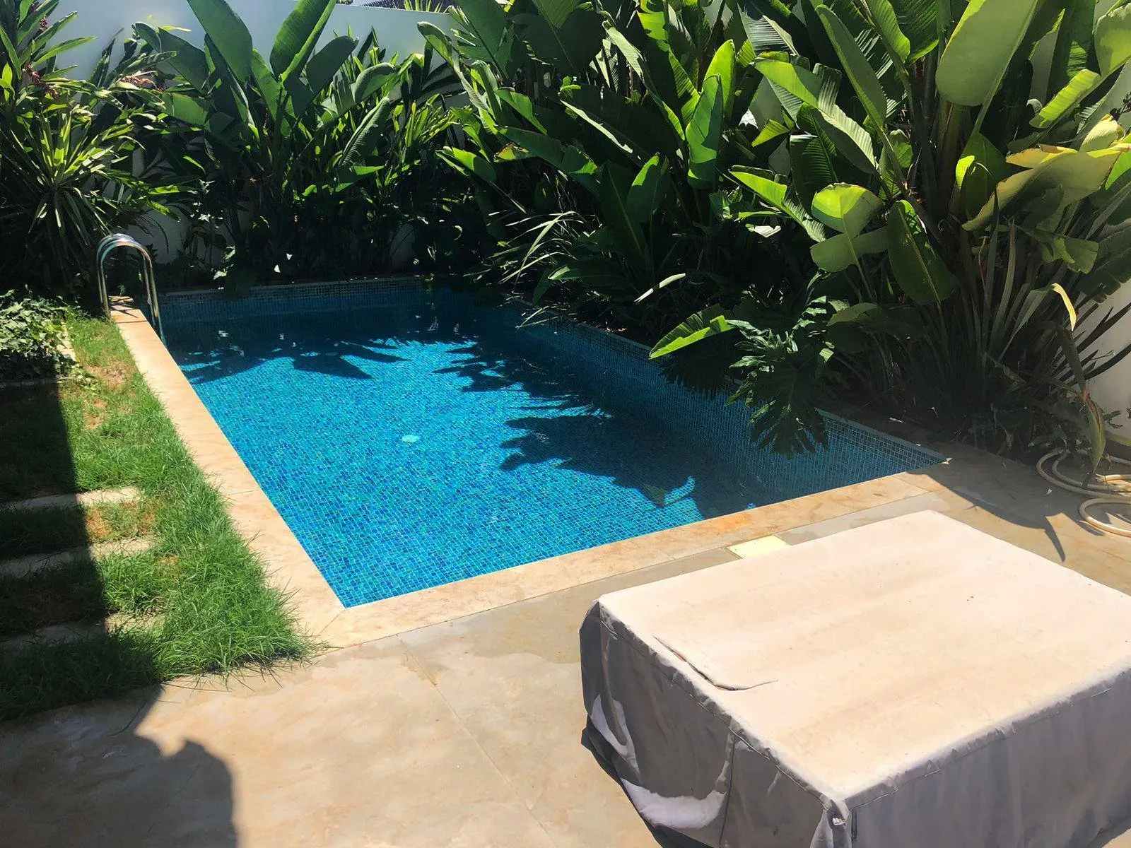 Villa vide 3 chambres avec piscine en résidence sécurisée - الدار البيضاء