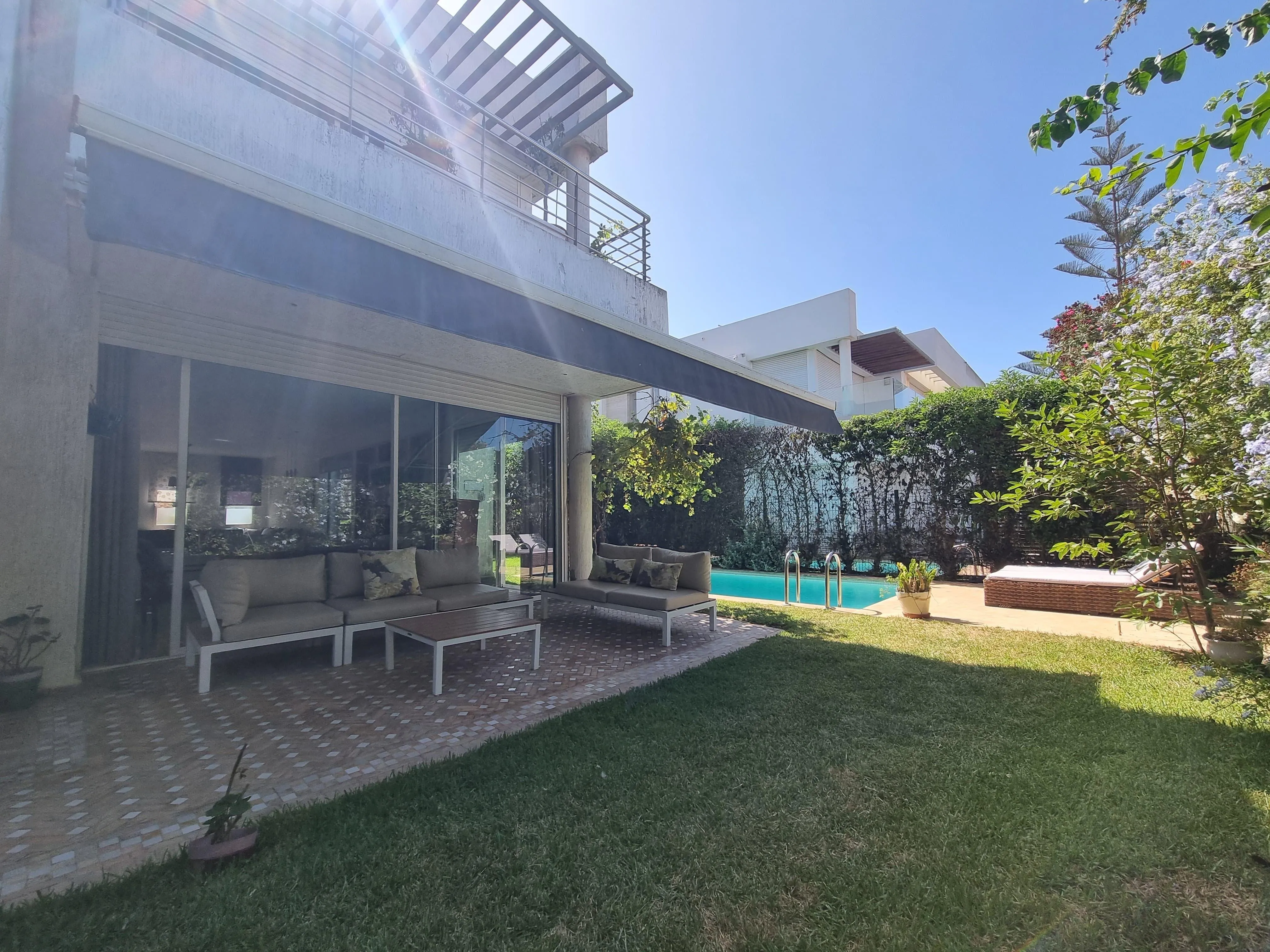 À Louer : Villa de Prestige Rénovée avec Piscine à Dar Bouazza - الدار البيضاء (2)