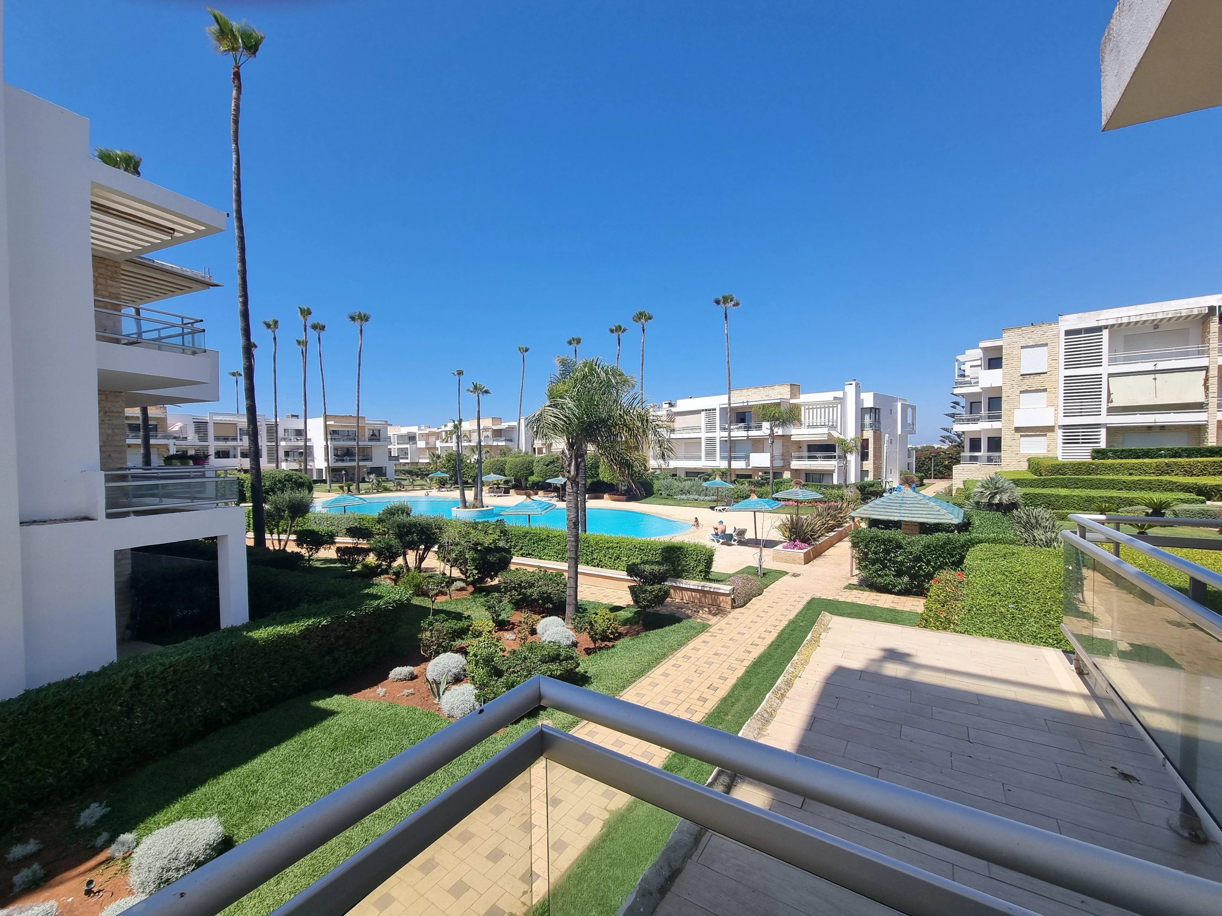 Appartement meublé 2 chambres en rez de jardin résidence sécurisée - الدار البيضاء (2)