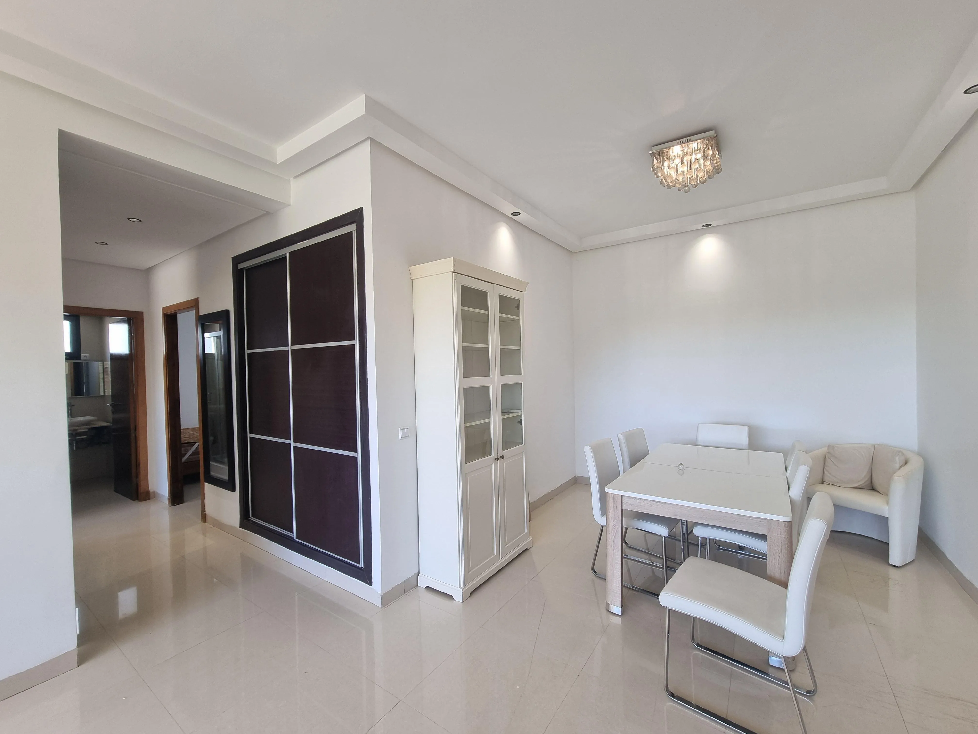 Appartement meublé 2 chambres en rez de jardin résidence sécurisée - الدار البيضاء (3)