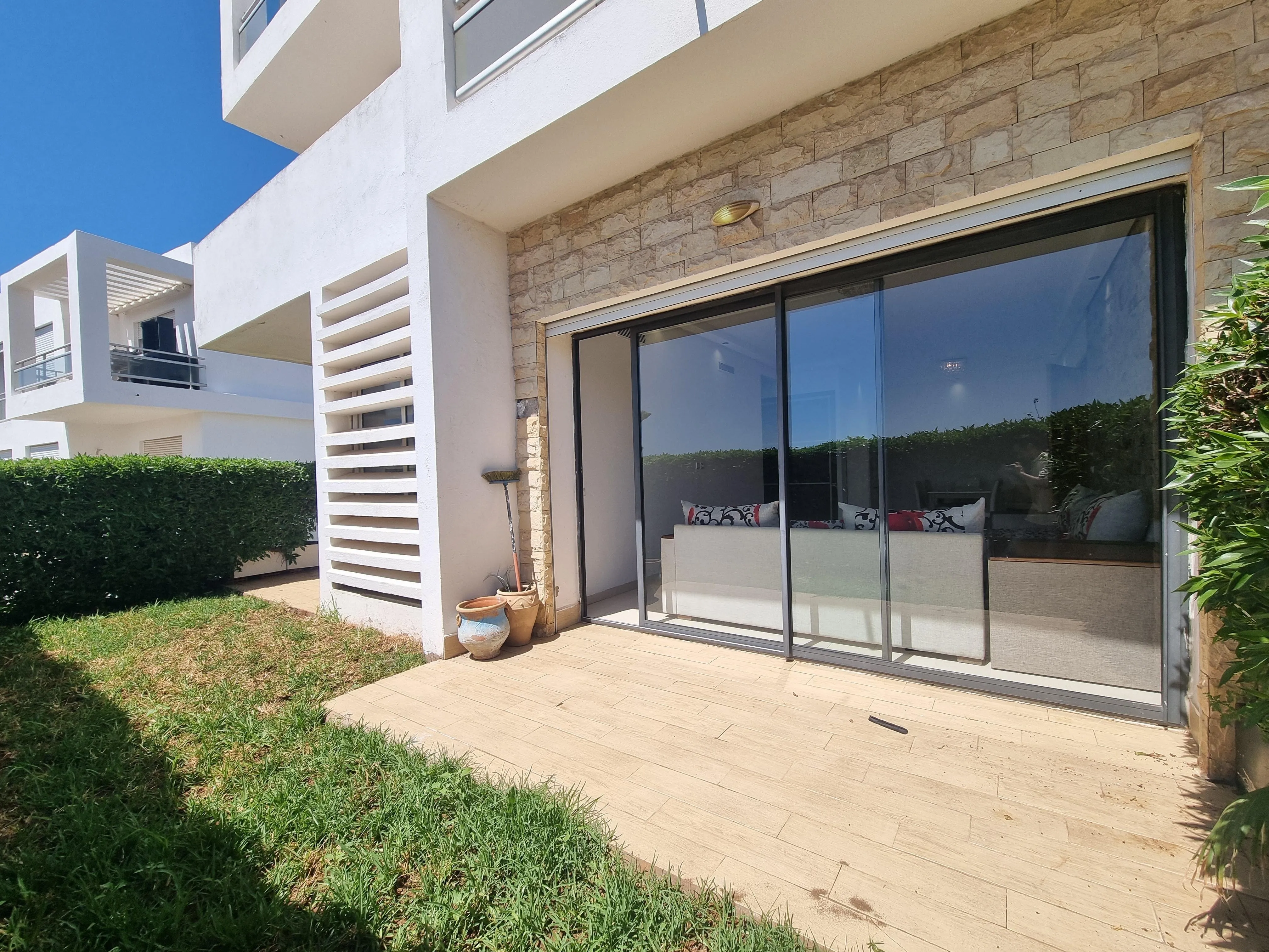 Appartement meublé 2 chambres en rez de jardin résidence sécurisée - الدار البيضاء (4)