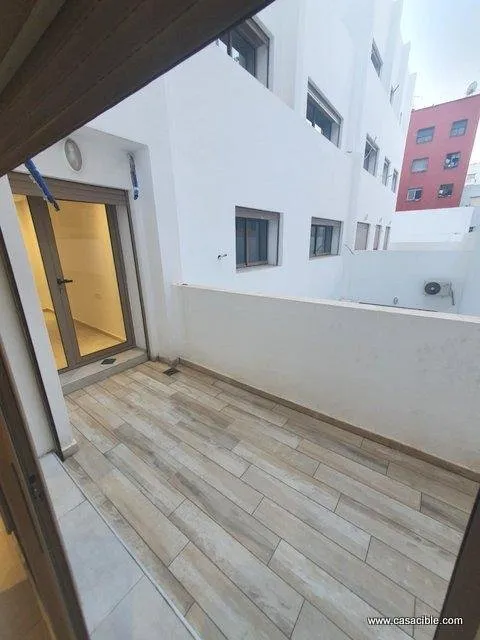 Maarif: studio vide, cuisine équipée et balcon. - الدار البيضاء