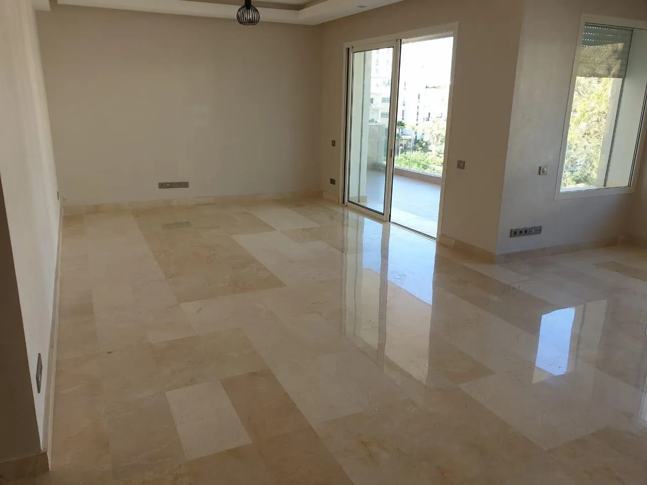 Bel appartement 3 chambres à louer Souissi - الرباط