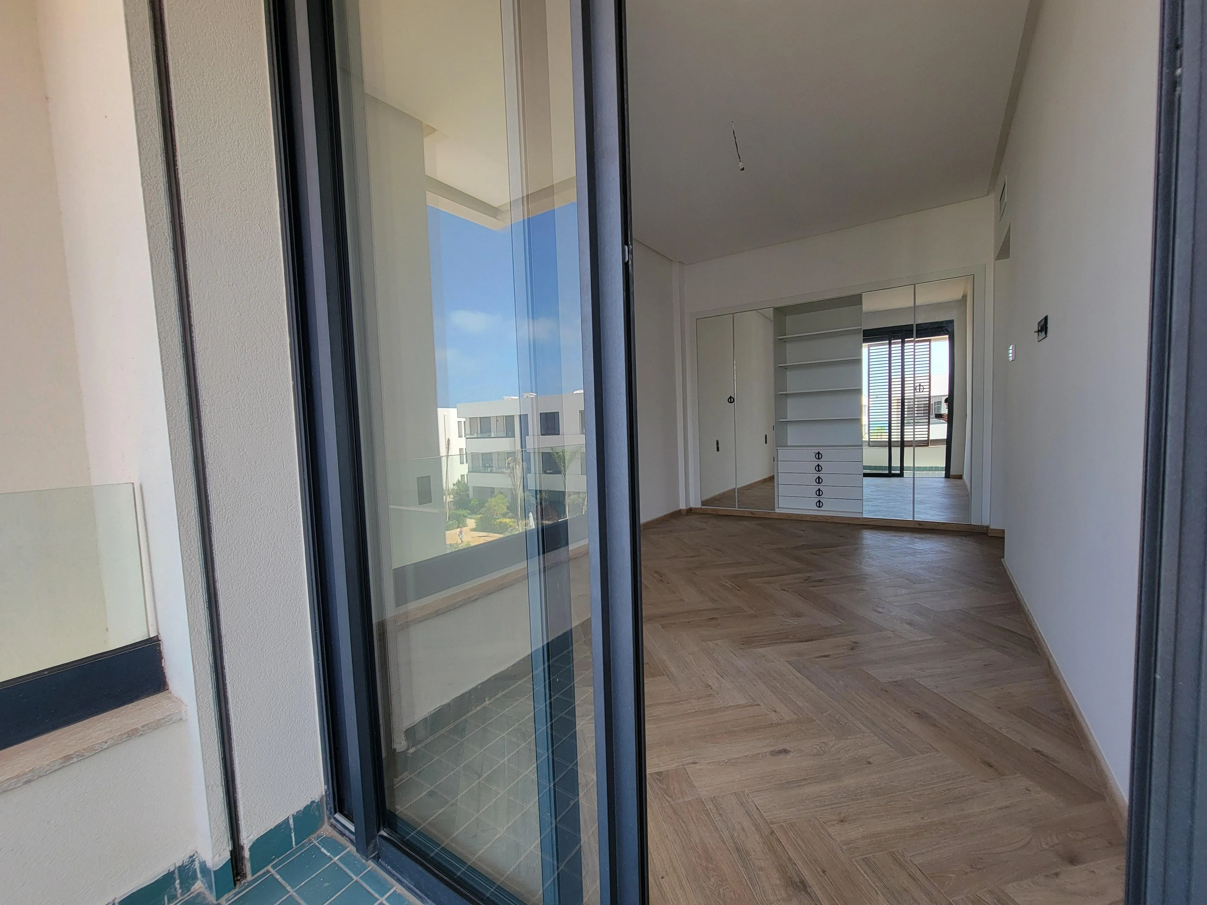 Appartement Neuf Style Haussmannien – 120 m² – Résidence Sécurisée avec Piscines –Dar Bouazza, Casablanca - الدار البيضاء (3)