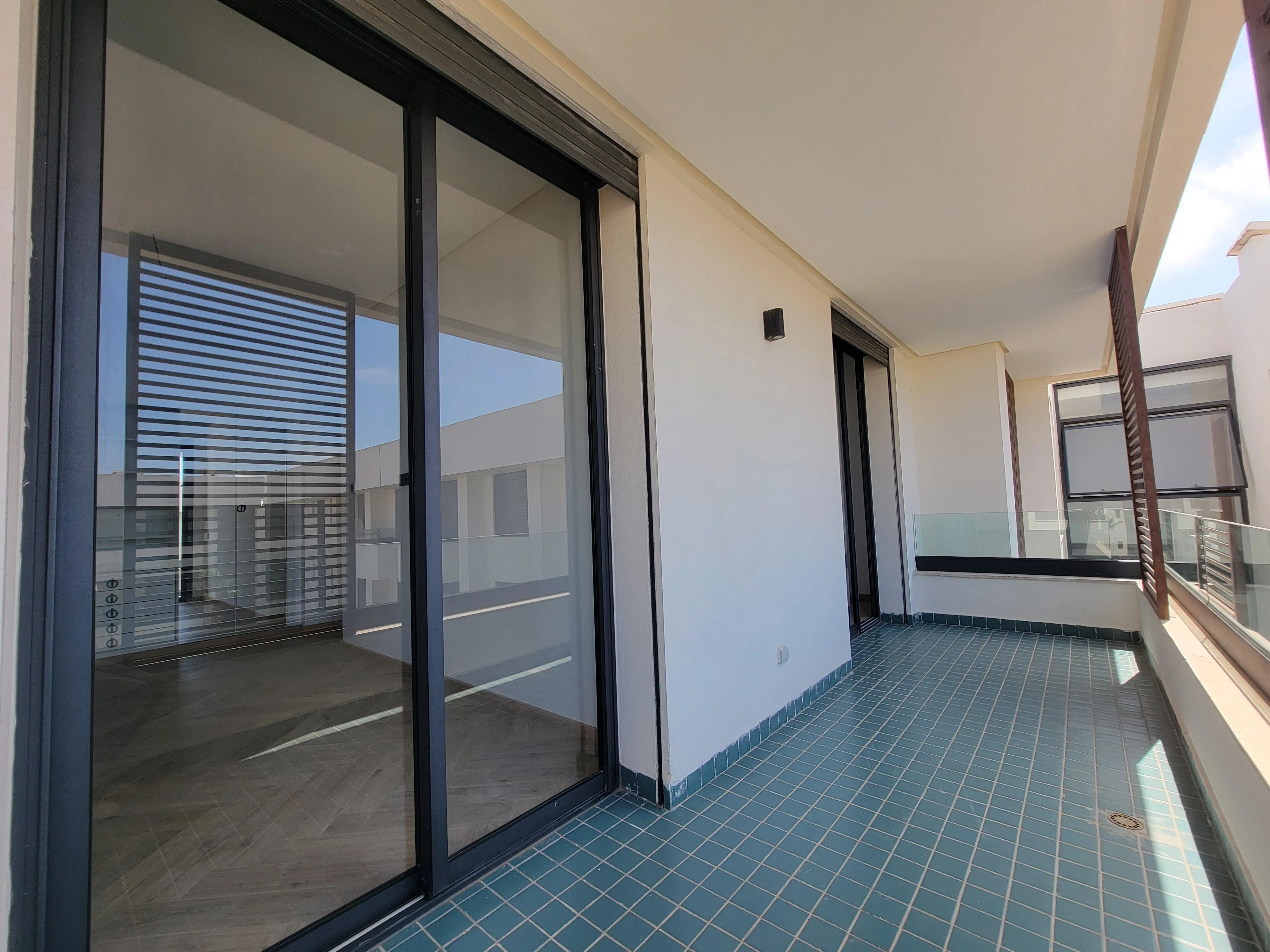 Appartement Neuf Style Haussmannien – 120 m² – Résidence Sécurisée avec Piscines –Dar Bouazza, Casablanca - الدار البيضاء (4)