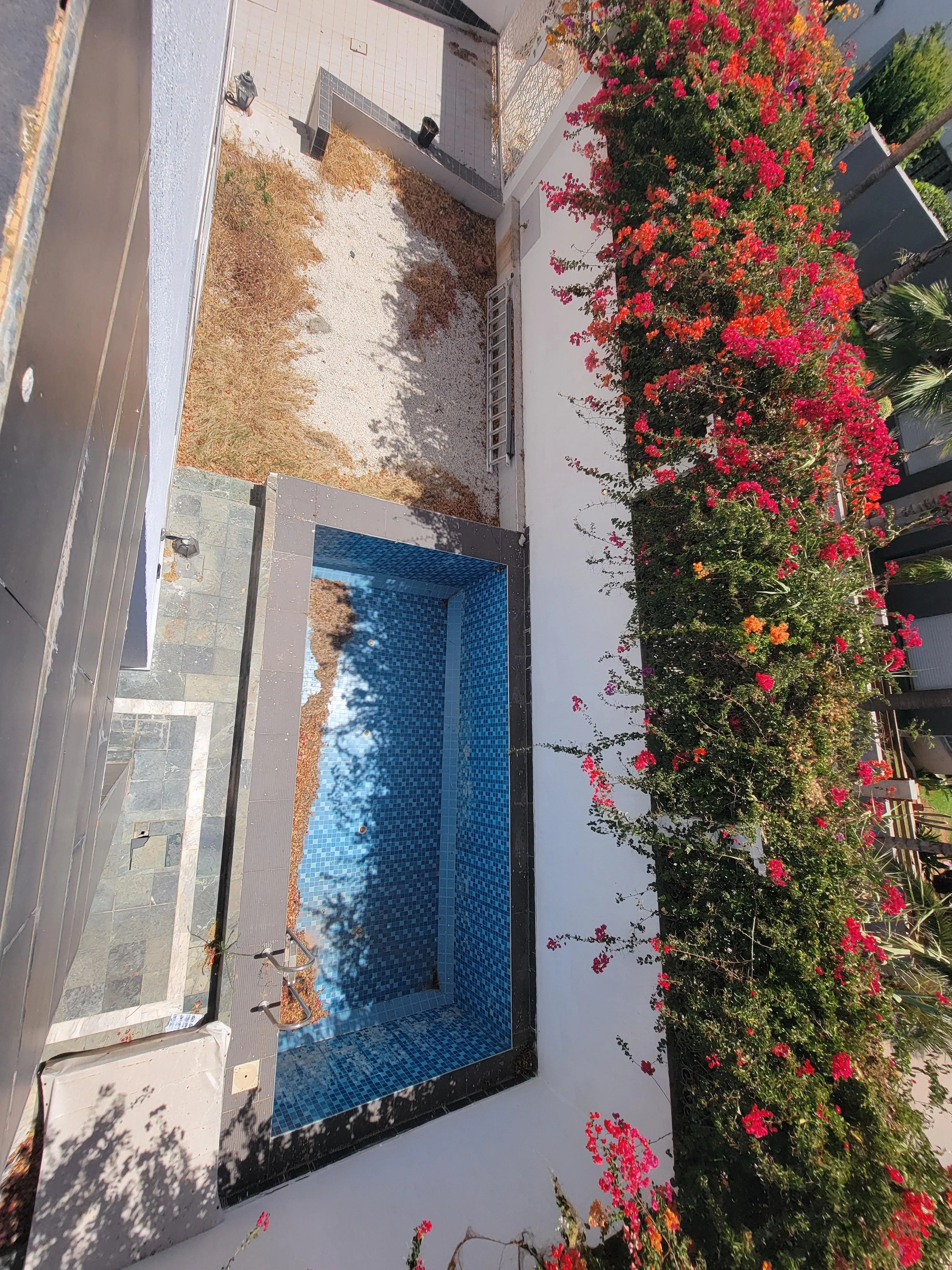 À Louer – Spacieuse Villa avec Piscine à Dar Bouazza, Proche Plage et Commodités - الدار البيضاء