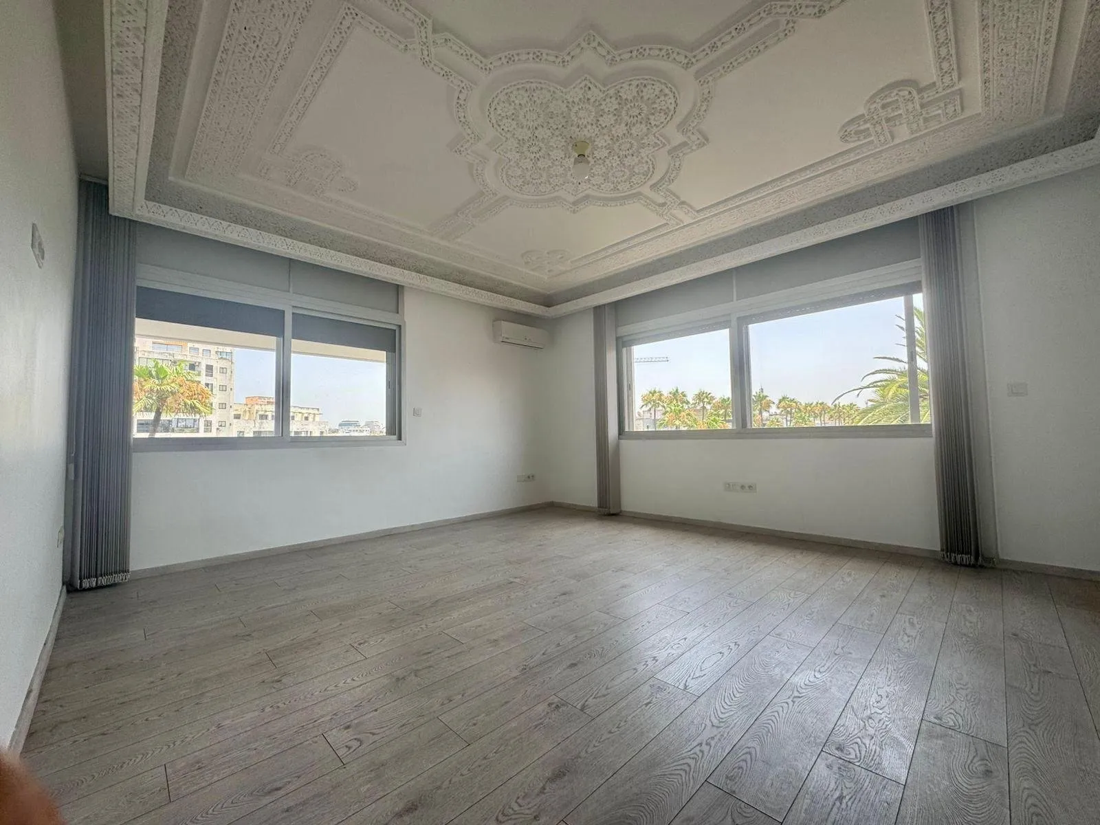 Bureau à louer immeuble de prestige – spacieux et lumineux - الدار البيضاء (2)