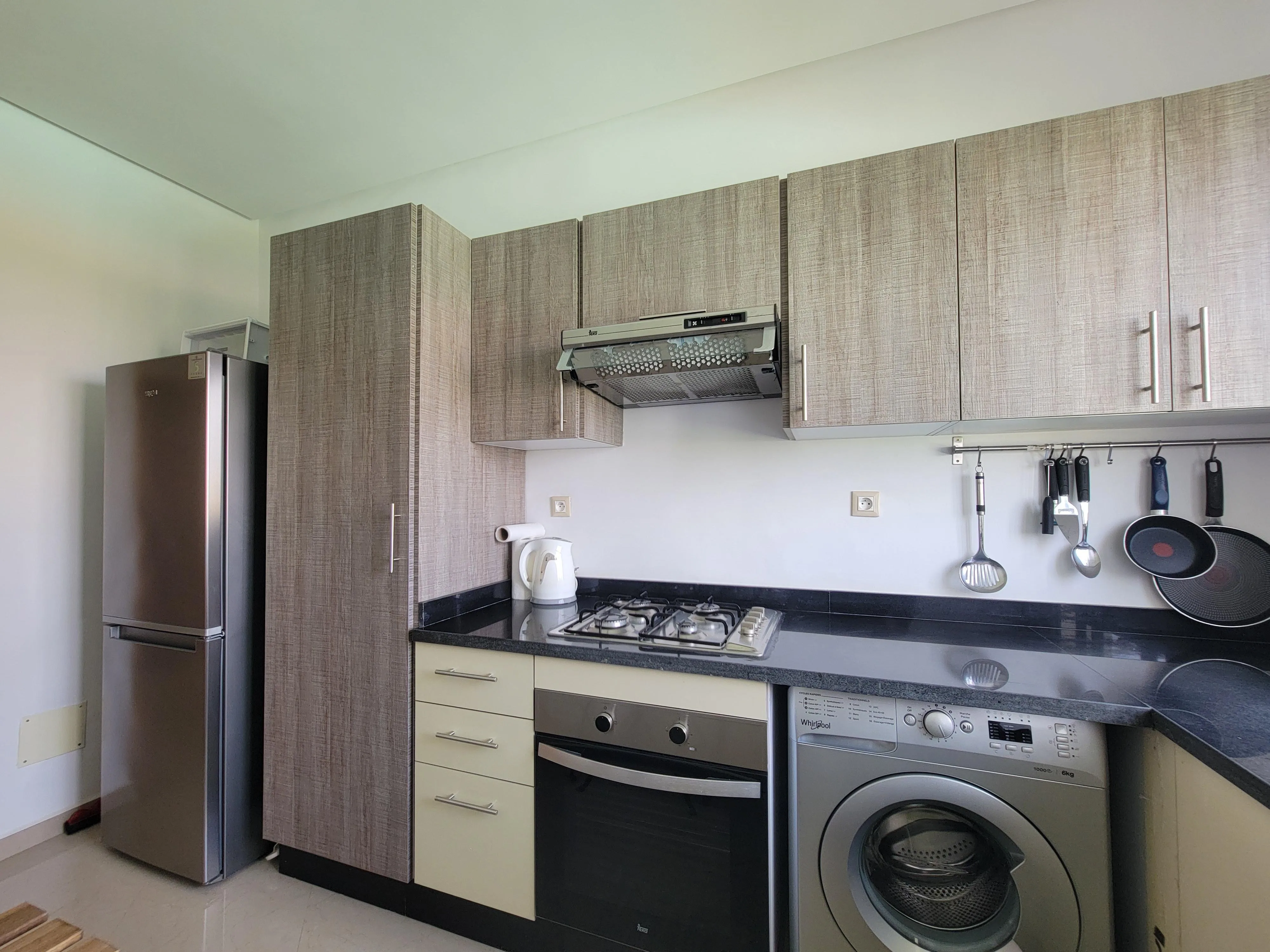 Bel Appartement Meublé 3 Chambres à Tamaris 2, Résidence Sécurisée avec Piscine - الدار البيضاء (3)