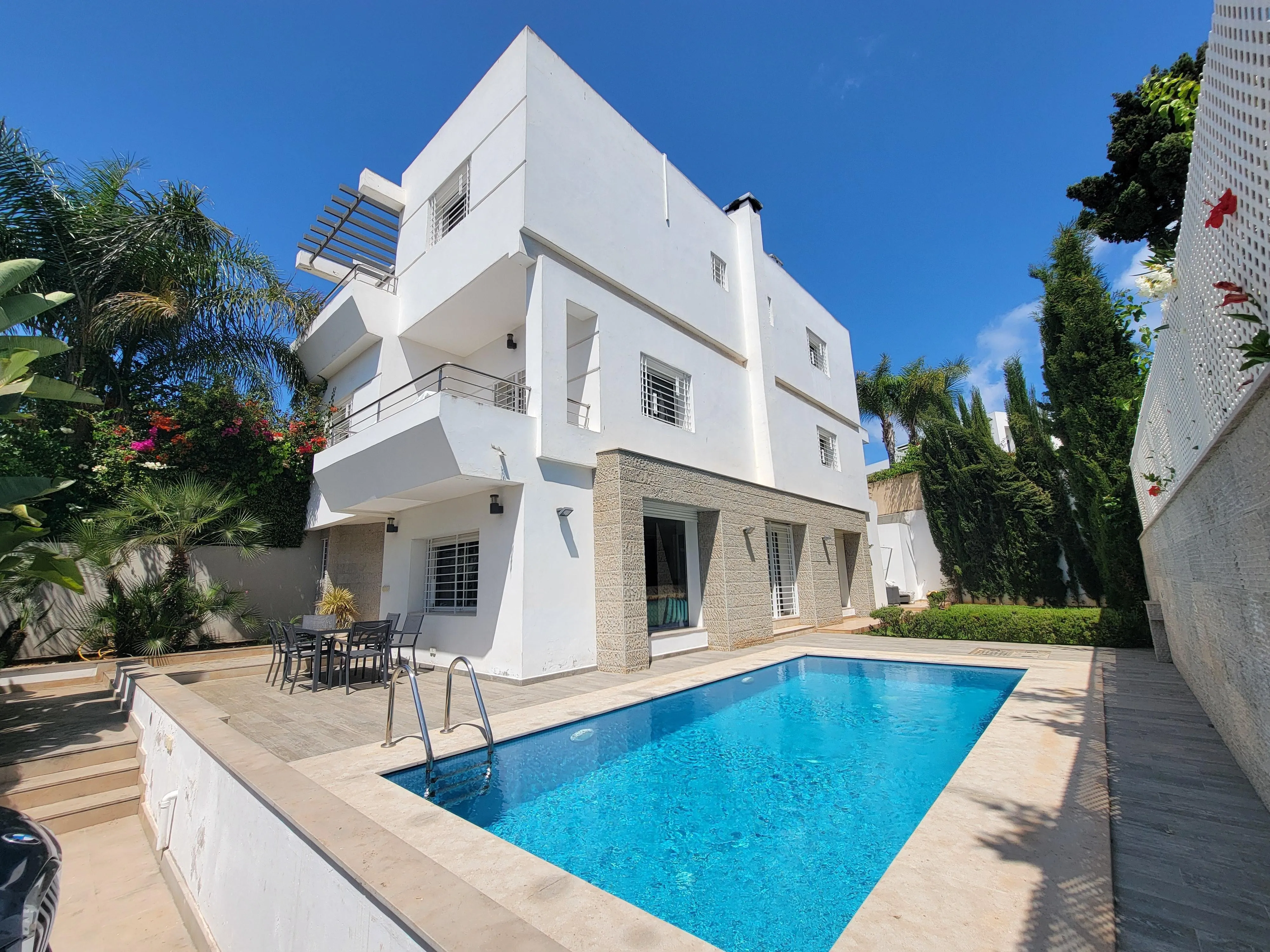 À Louer – Sublime Villa 3 étage Familiale avec Piscine et Jardin à Ain Diab, Casablanca - الدار البيضاء