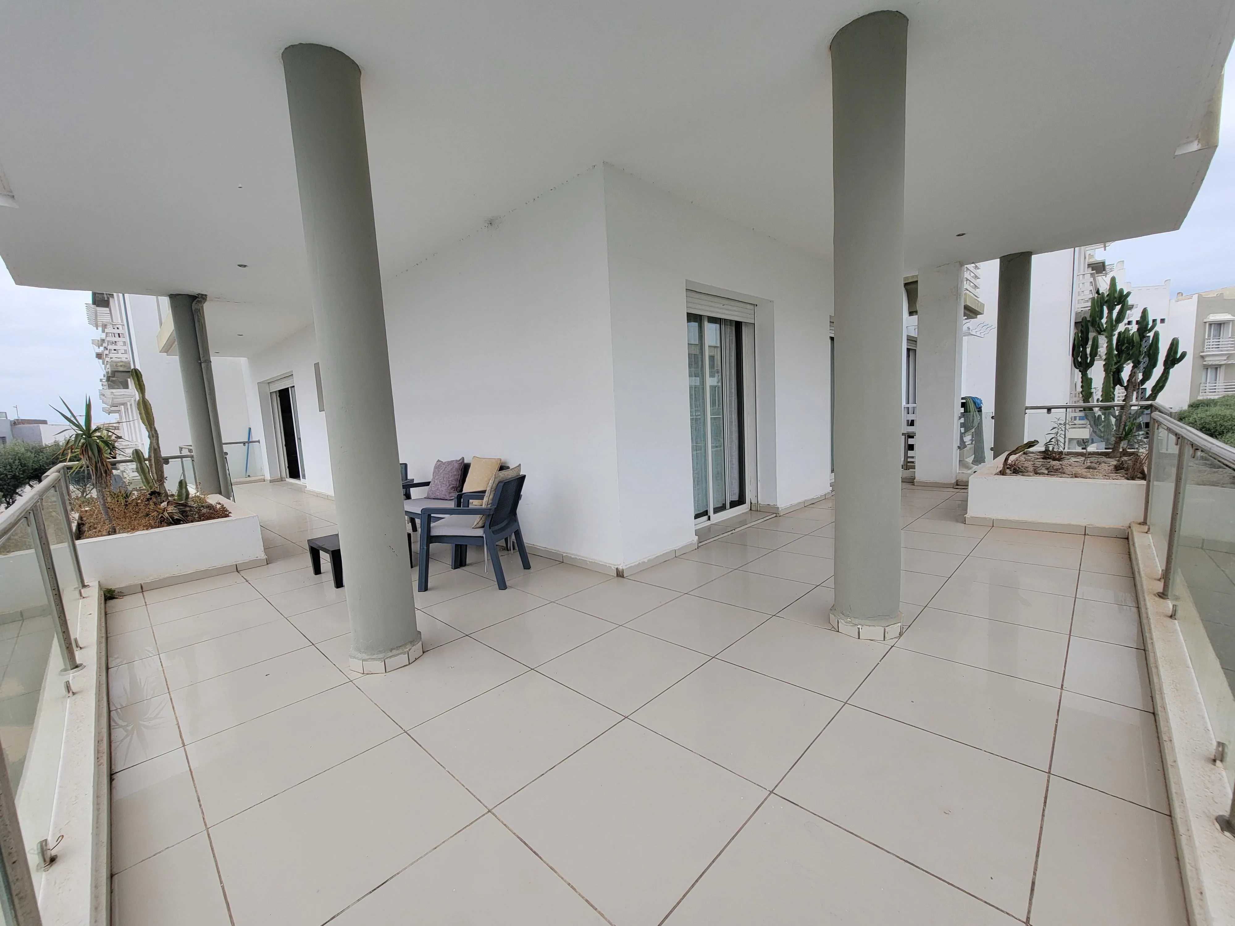 Superbe Appartement Meublé 2 Chambres à Dar Bouazza – Résidence Sécurisée avec Piscines et Salle de Sport - الدار البيضاء (4)