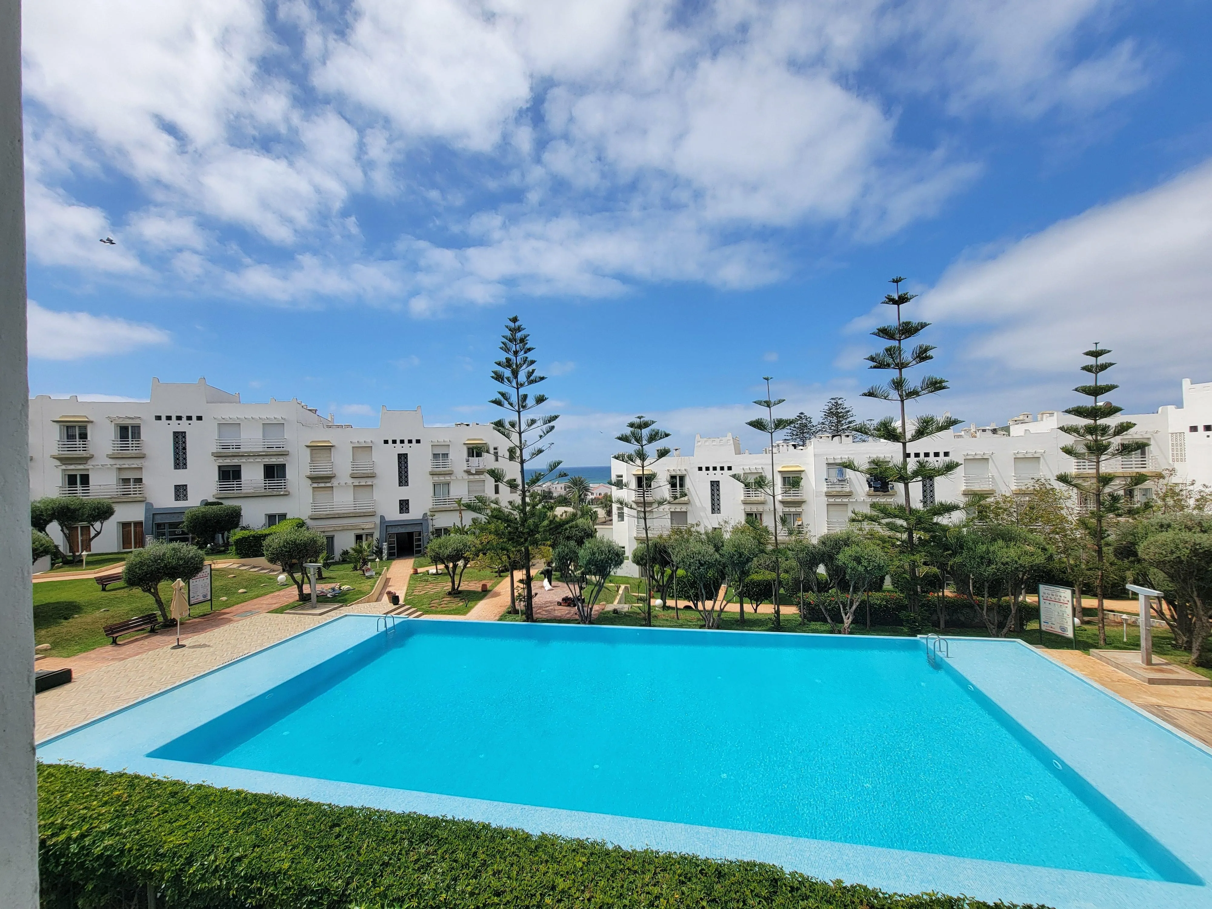 Splendide Appartement Meublé avec Vue Mer à Dar Bouazza – Résidence Sécurisée, Piscines et Salle de Sport - الدار البيضاء (4)