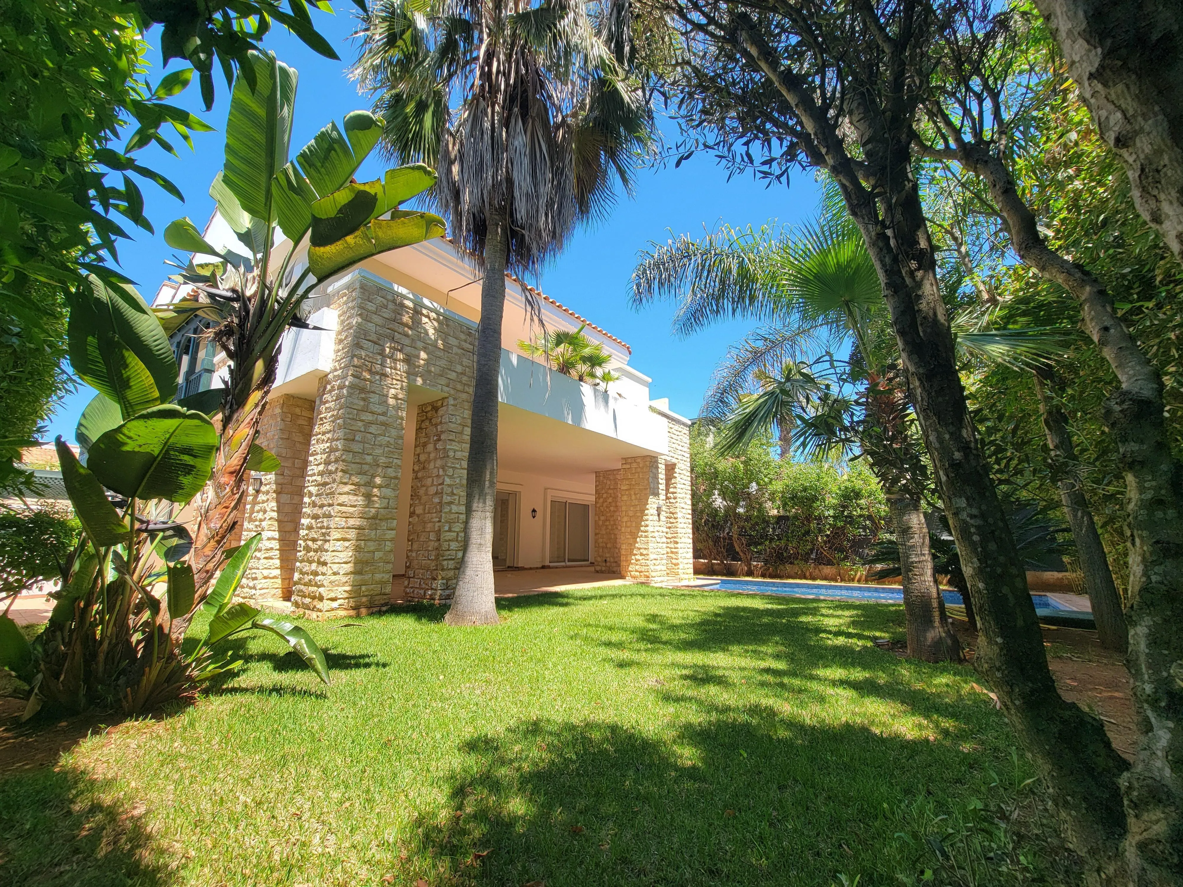 Villa 4 chambres piscine en résidence haut de gamme - الدار البيضاء