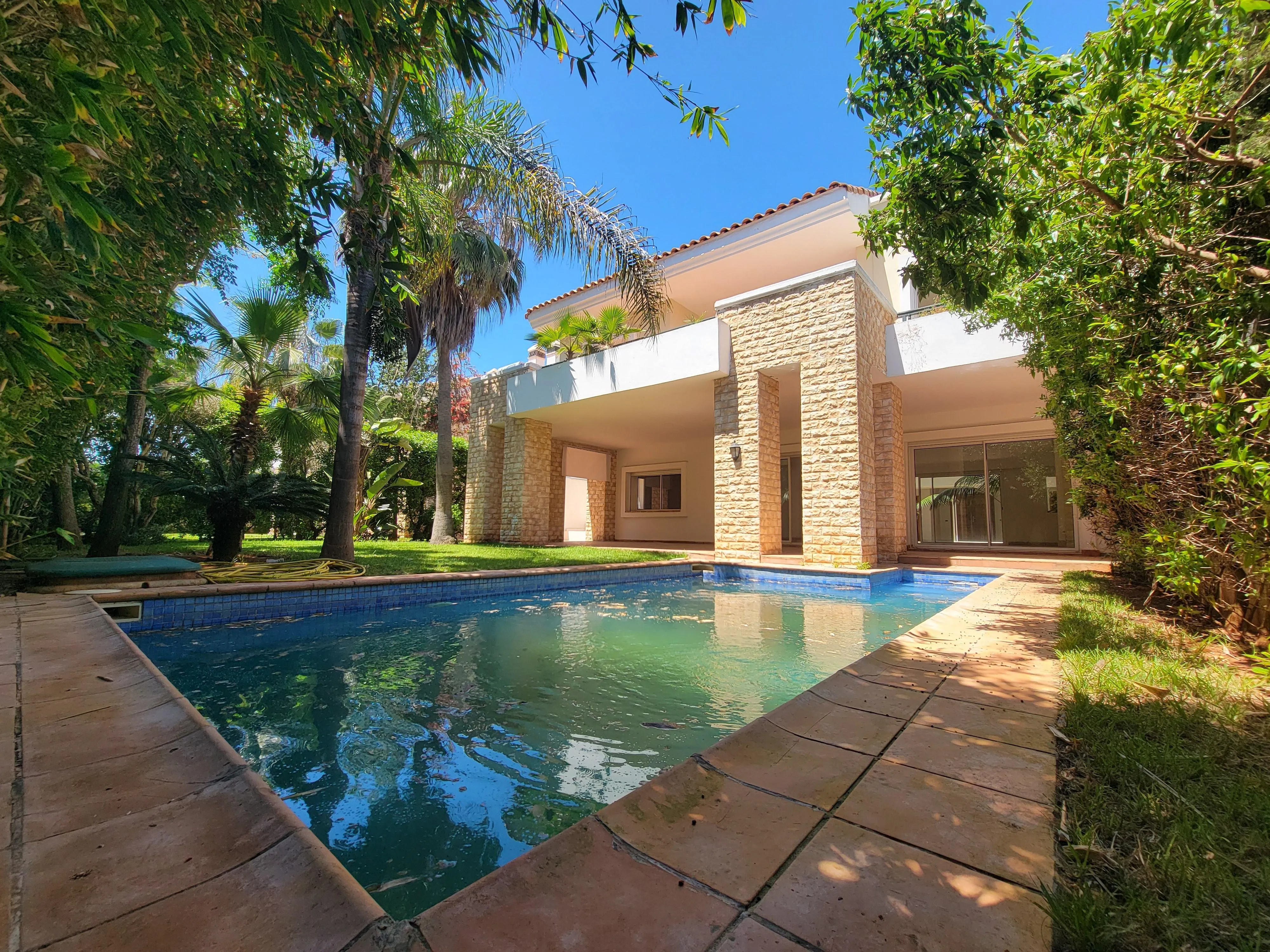 Villa 4 chambres piscine en résidence haut de gamme - الدار البيضاء (2)